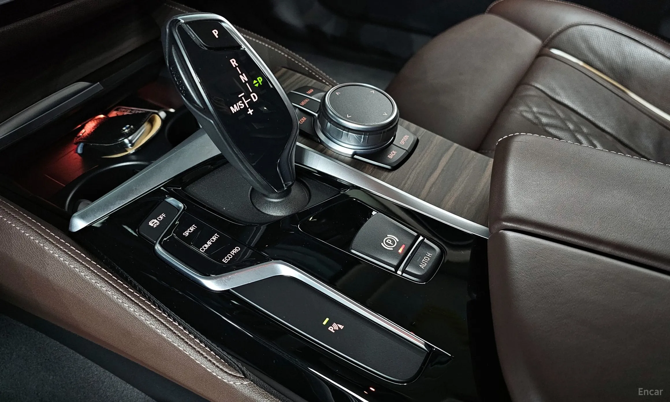 BMW 5 Series (G30) превью 9