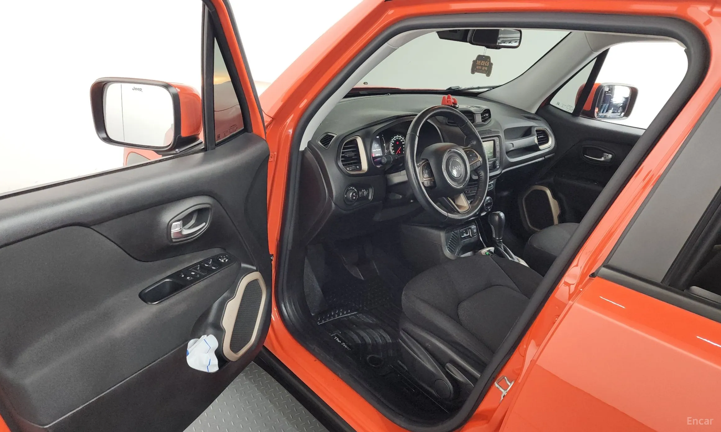Jeep Renegade превью 10