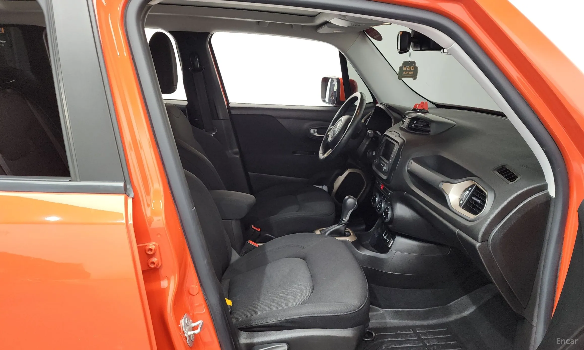 Jeep Renegade превью 11