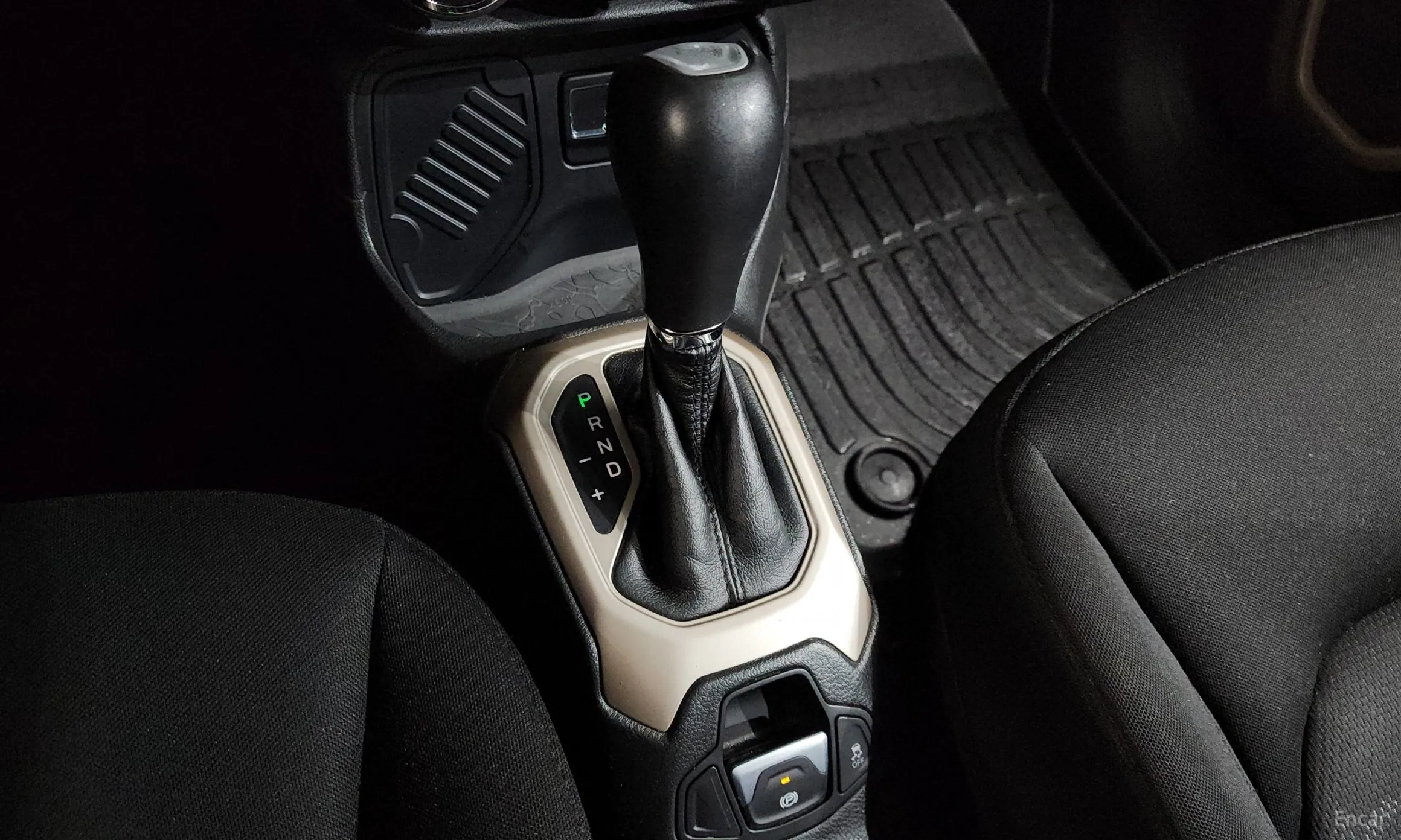 Jeep Renegade превью 9