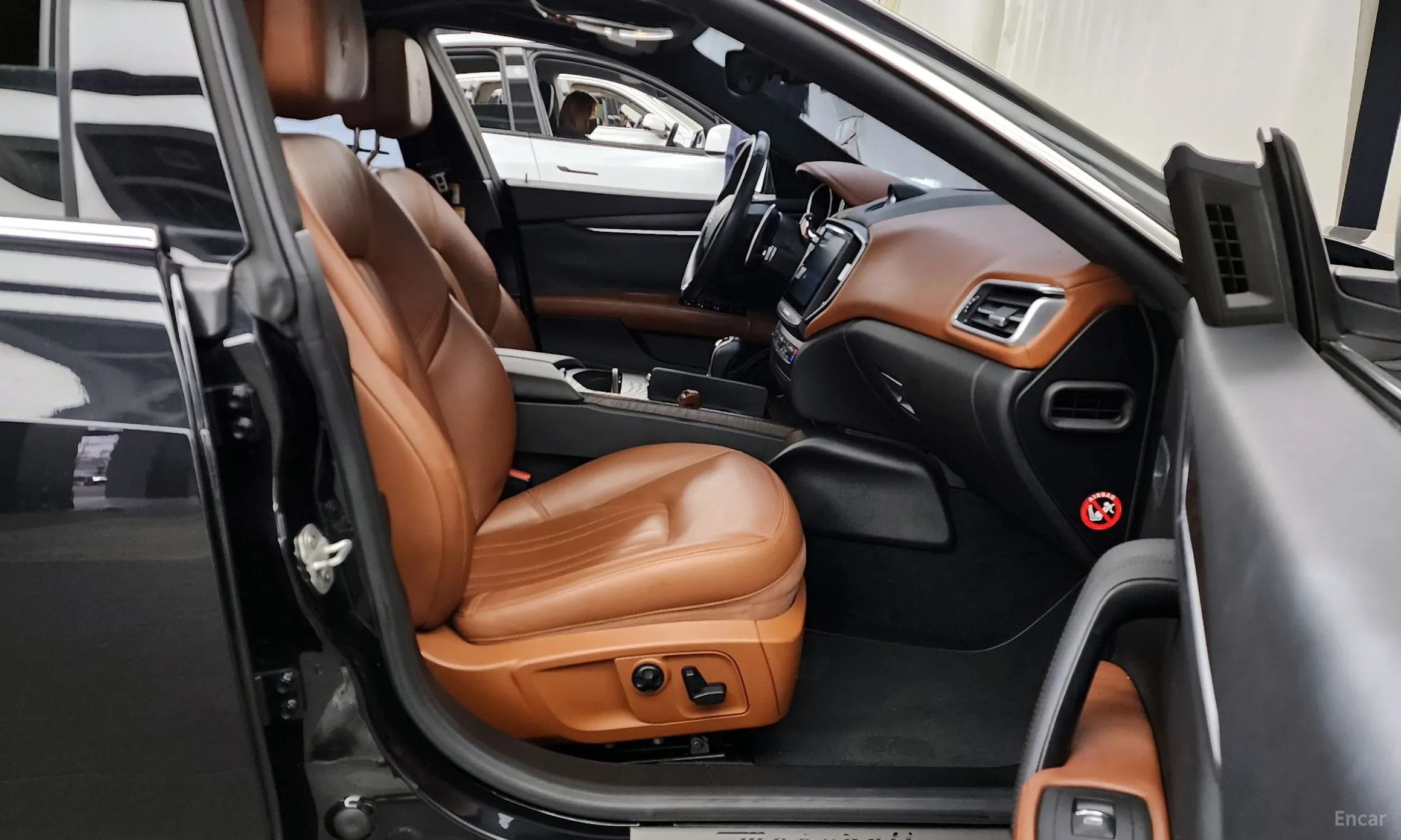 Maserati Ghibli превью 11