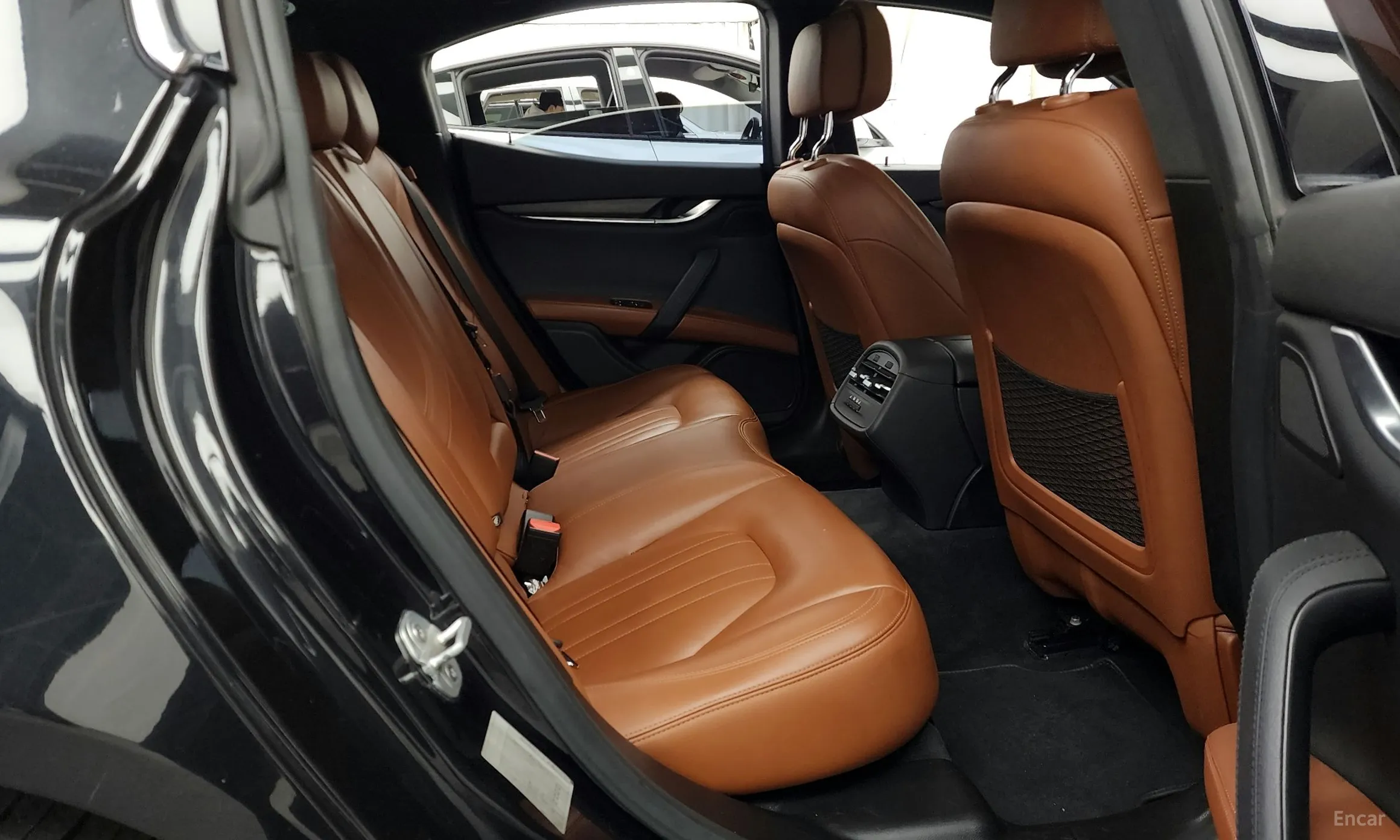 Maserati Ghibli превью 12