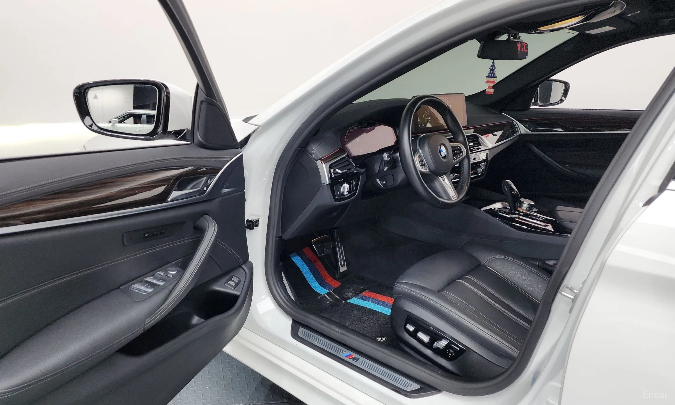 BMW 5 Series (G30) превью 10