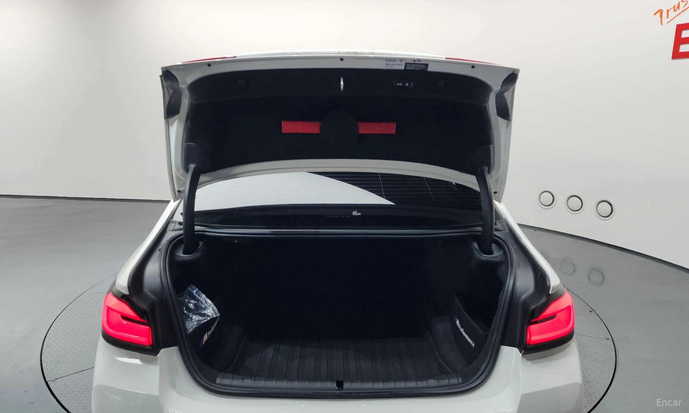 BMW 5 Series (G30) превью 20
