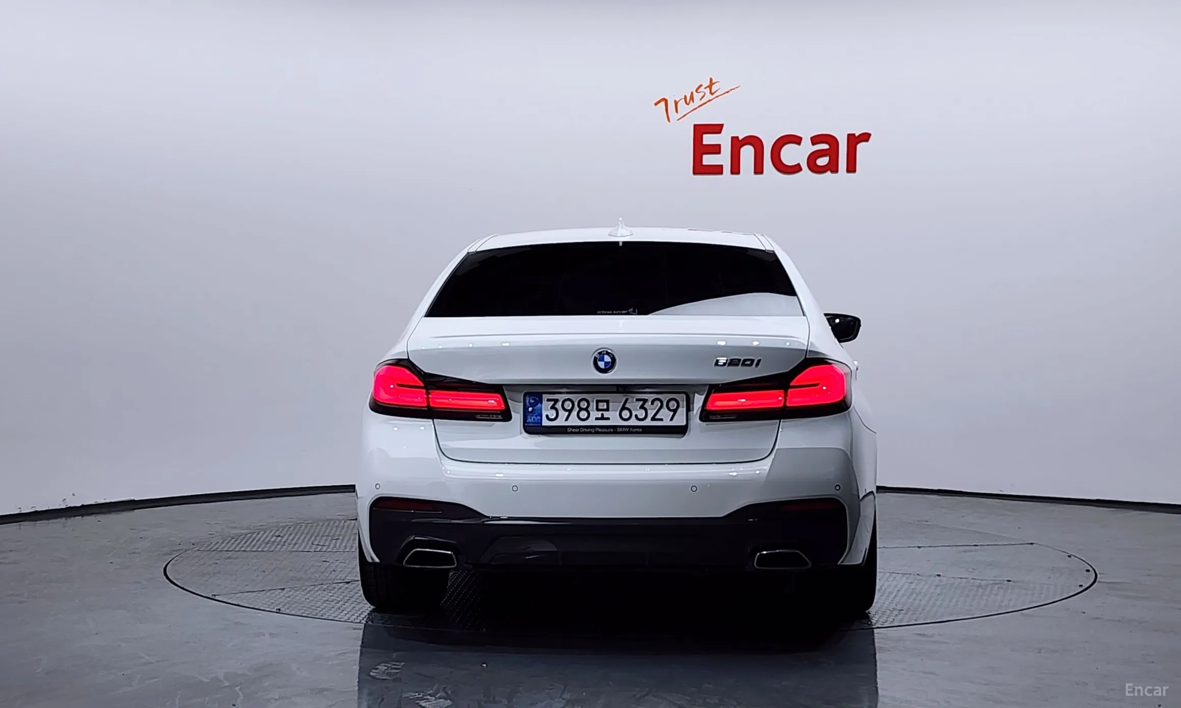 BMW 5 Series (G30) превью 4