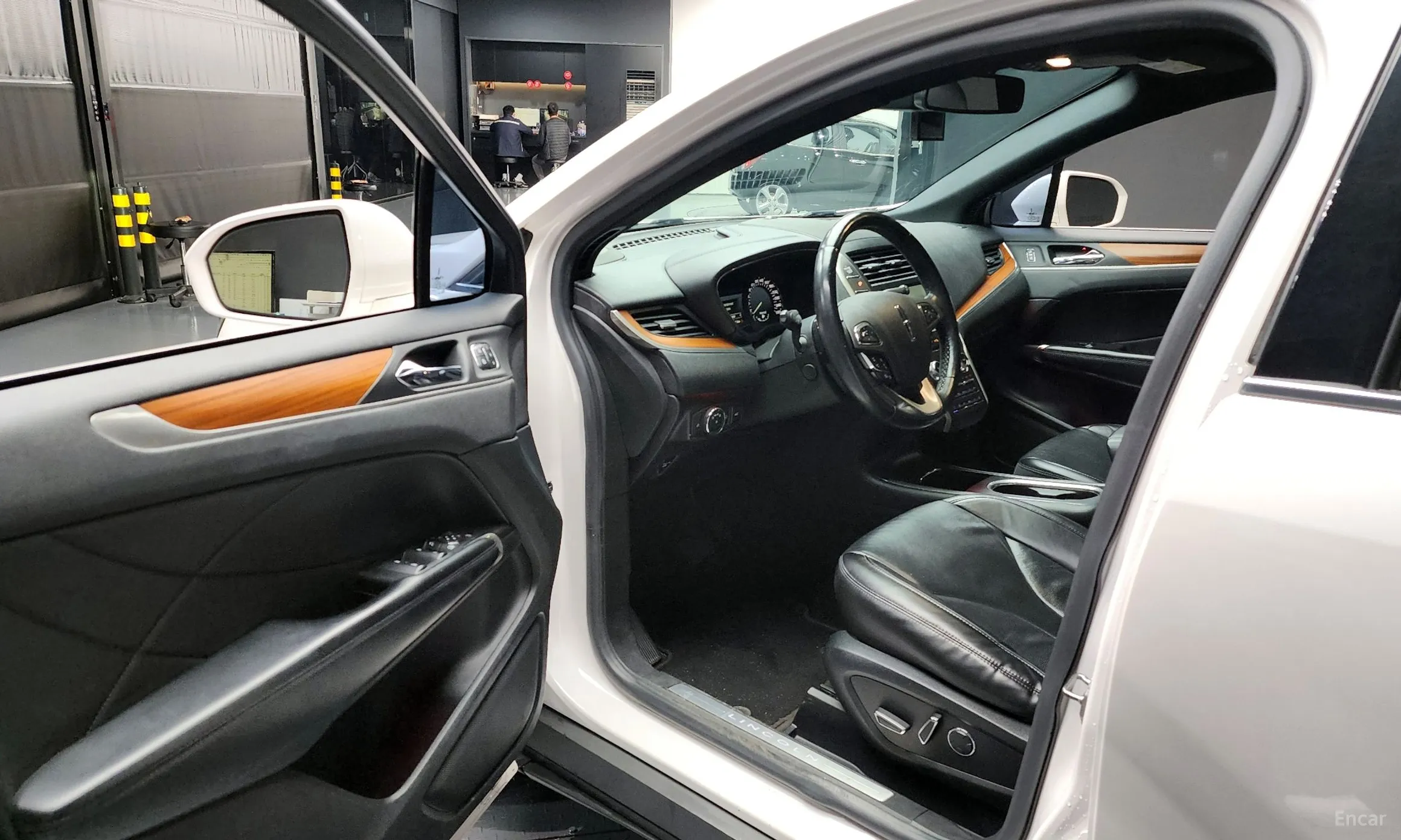 Lincoln MKC превью 10