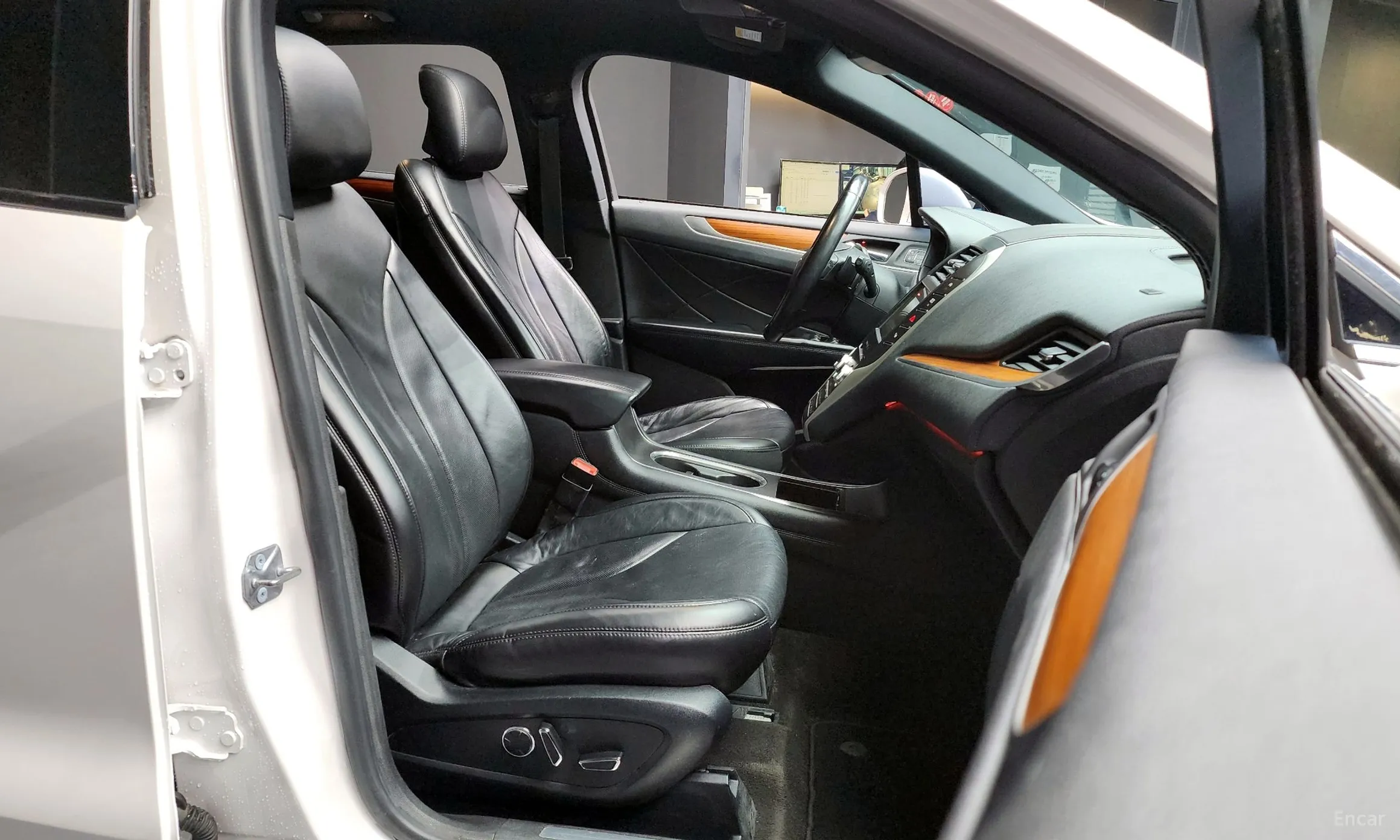 Lincoln MKC превью 11