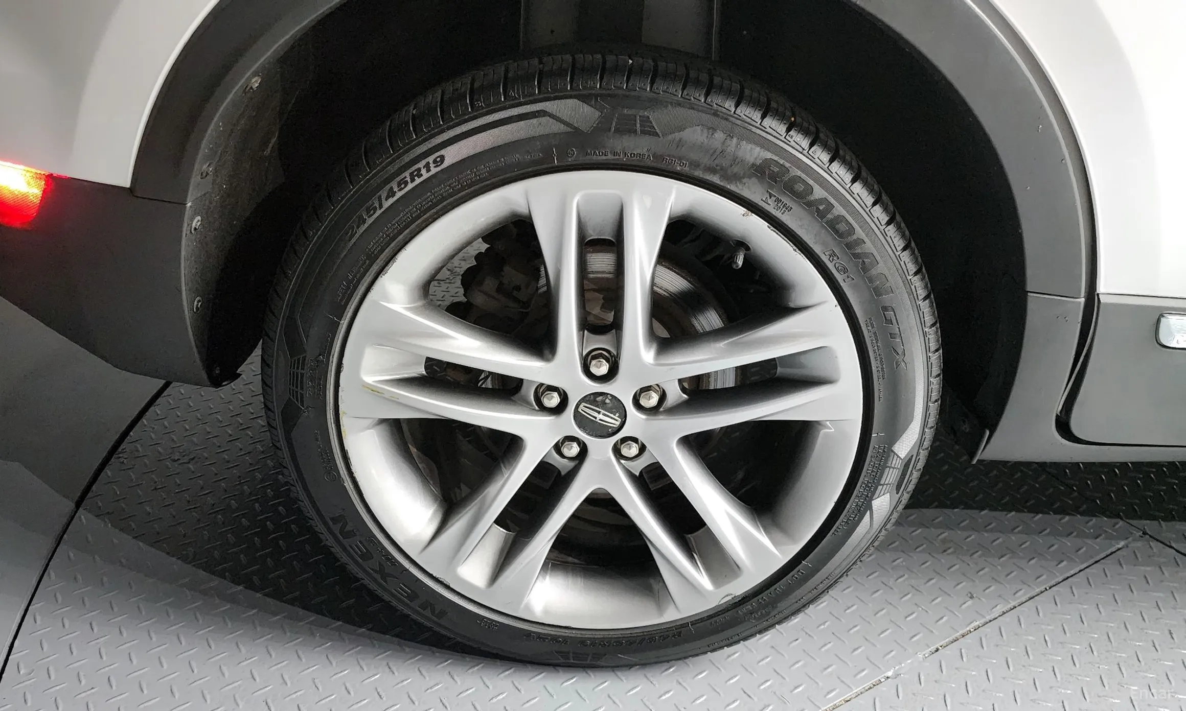 Lincoln MKC превью 5