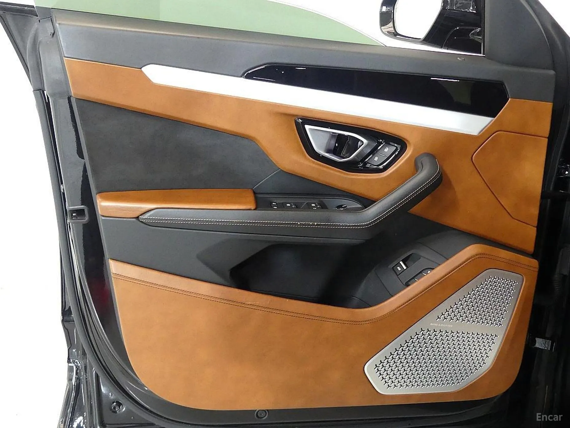 Lamborghini Urus превью 19
