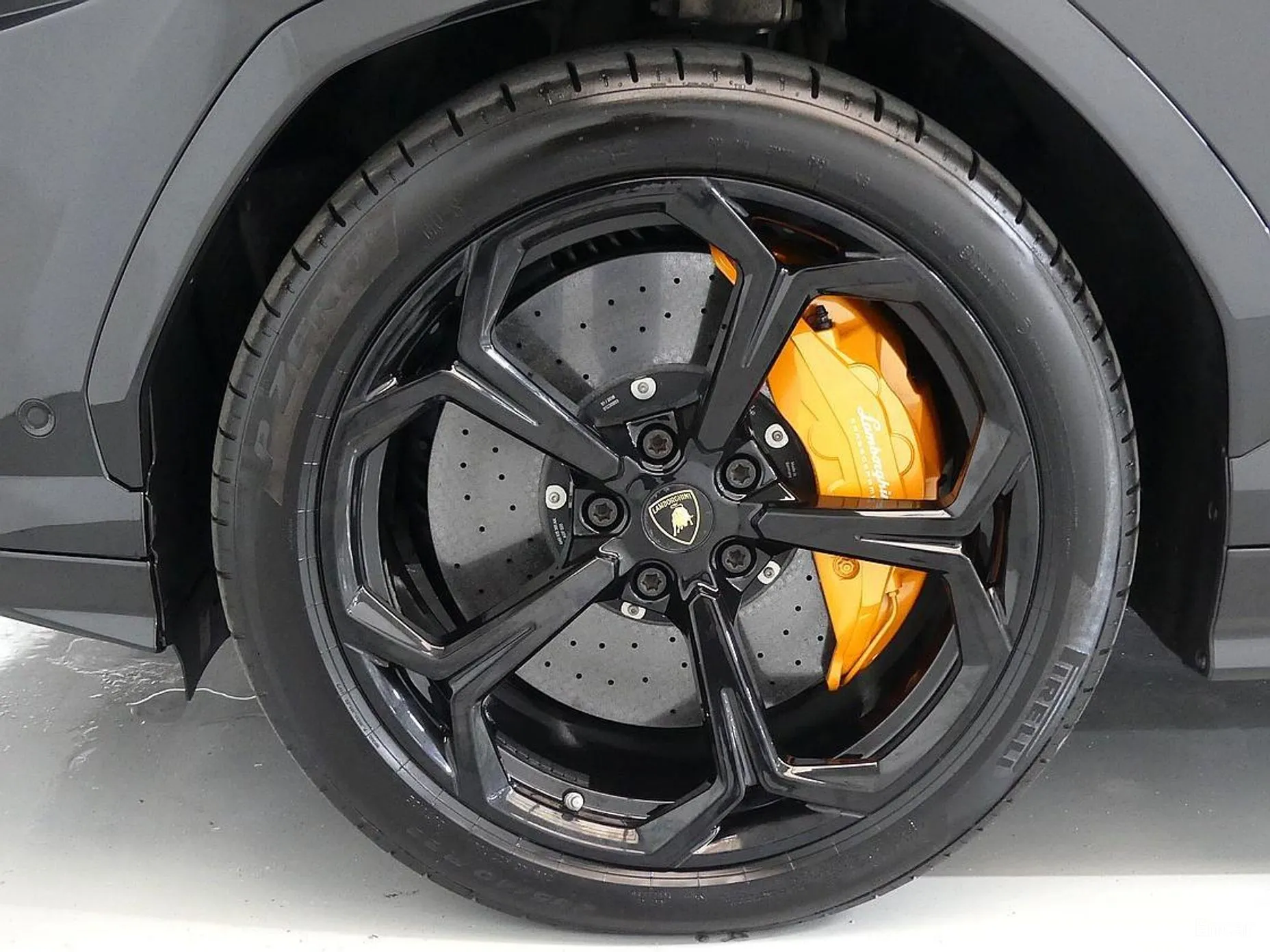 Lamborghini Urus превью 5