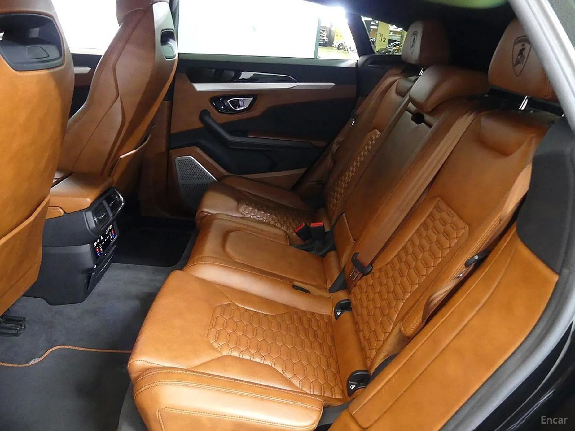 Lamborghini Urus превью 8