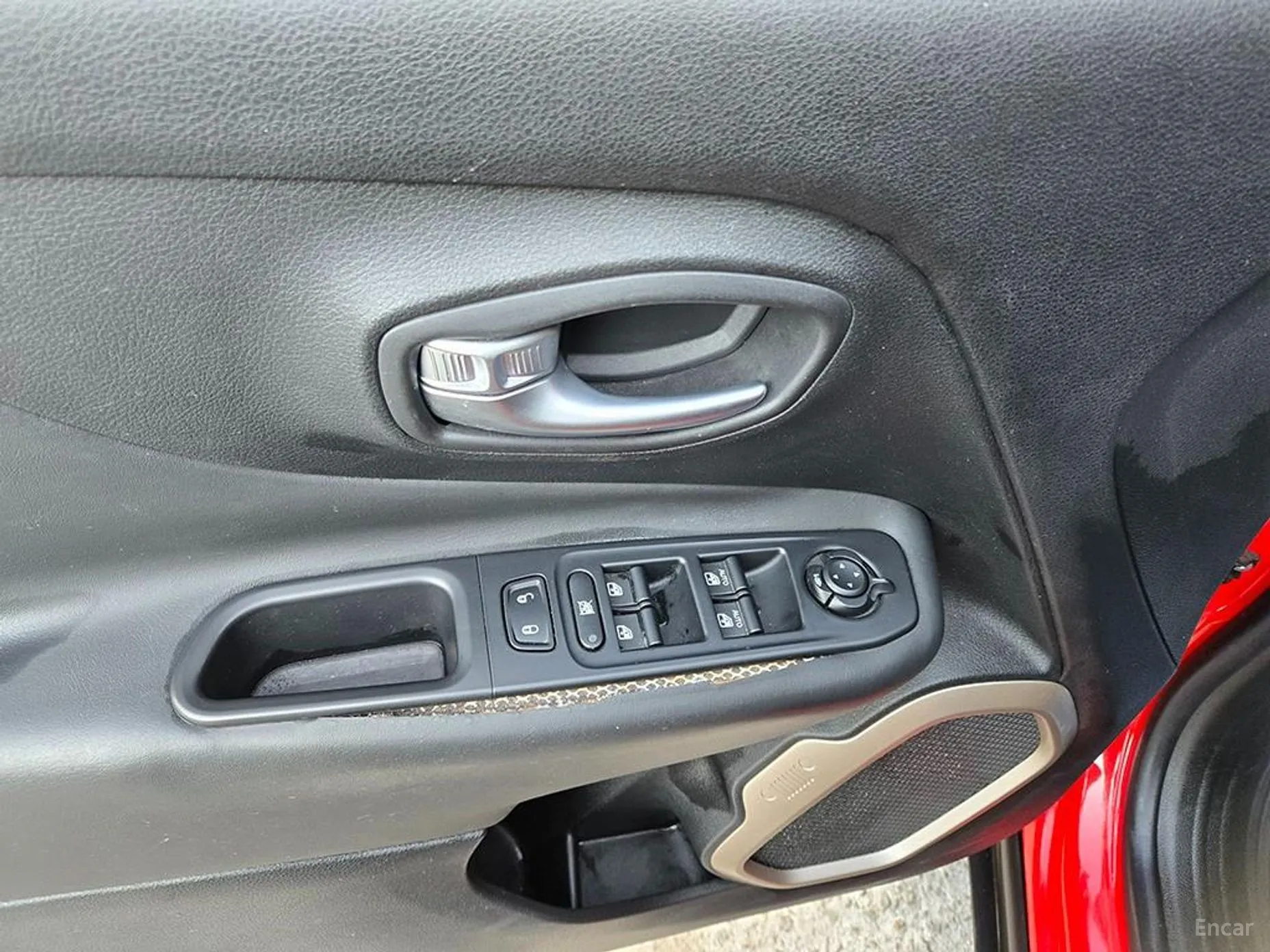 Jeep Renegade превью 16