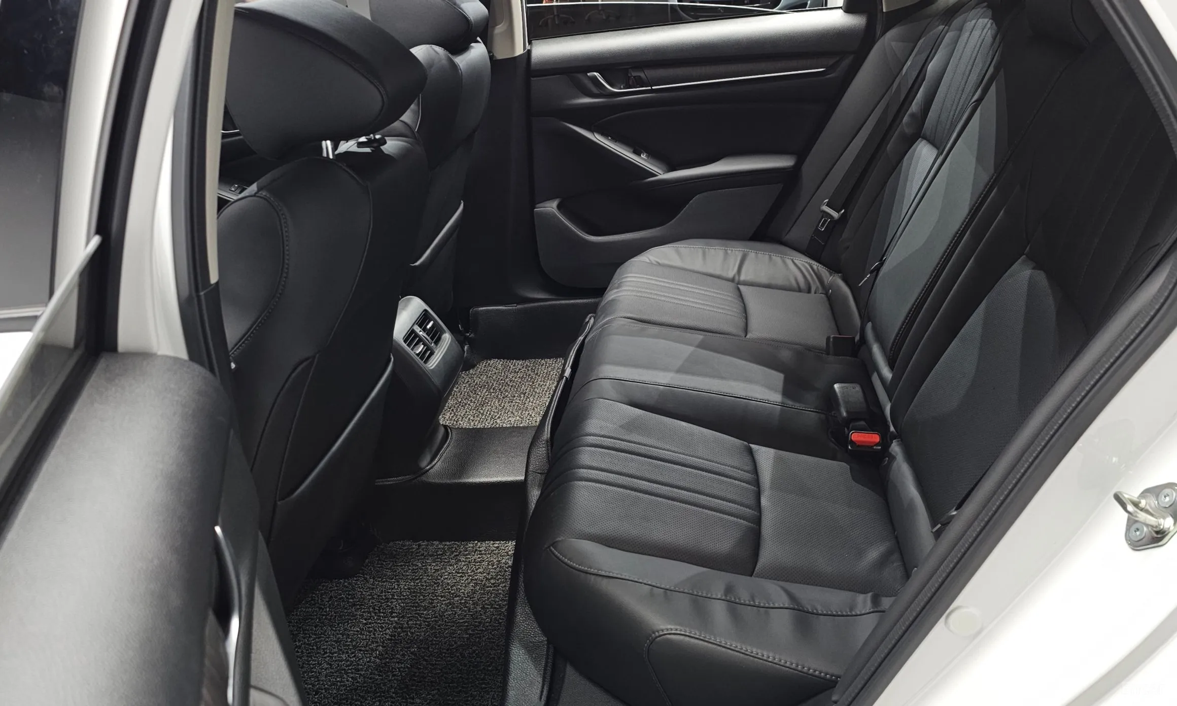 Honda Accord 10th Generation превью 12