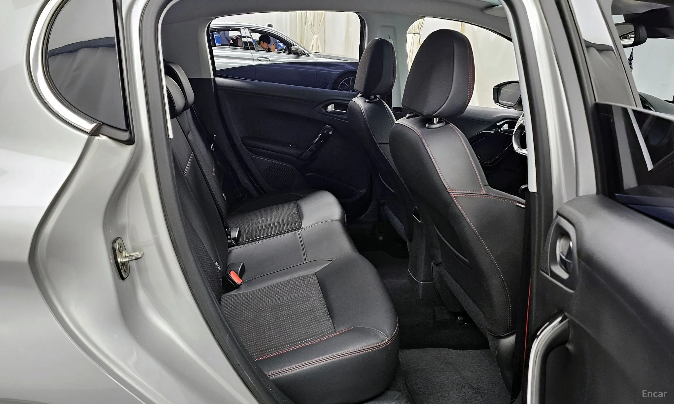 Peugeot 208 превью 12