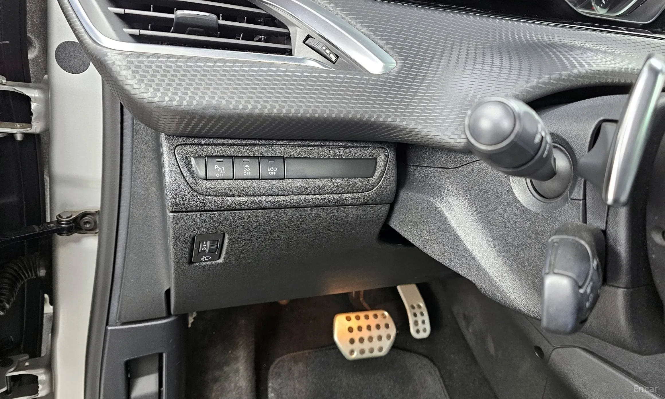Peugeot 208 превью 16