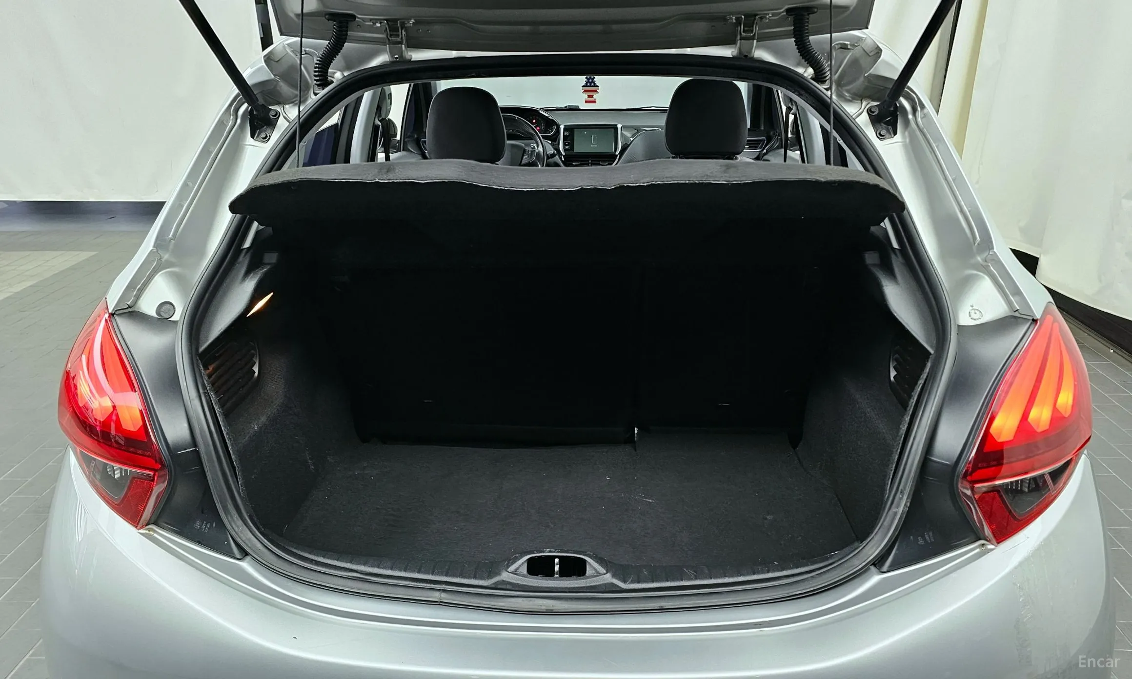 Peugeot 208 превью 20