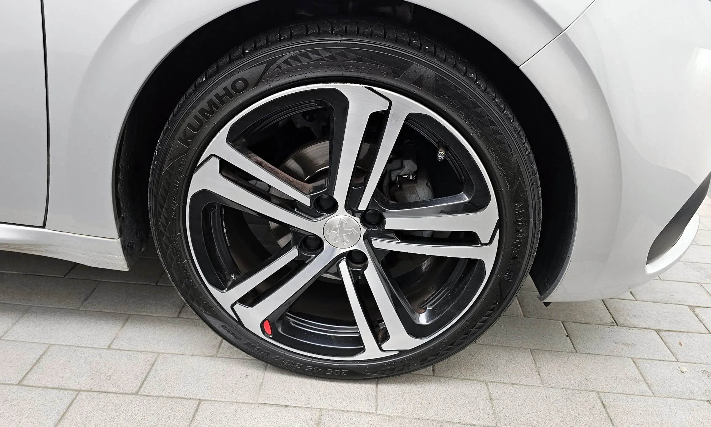 Peugeot 208 превью 5