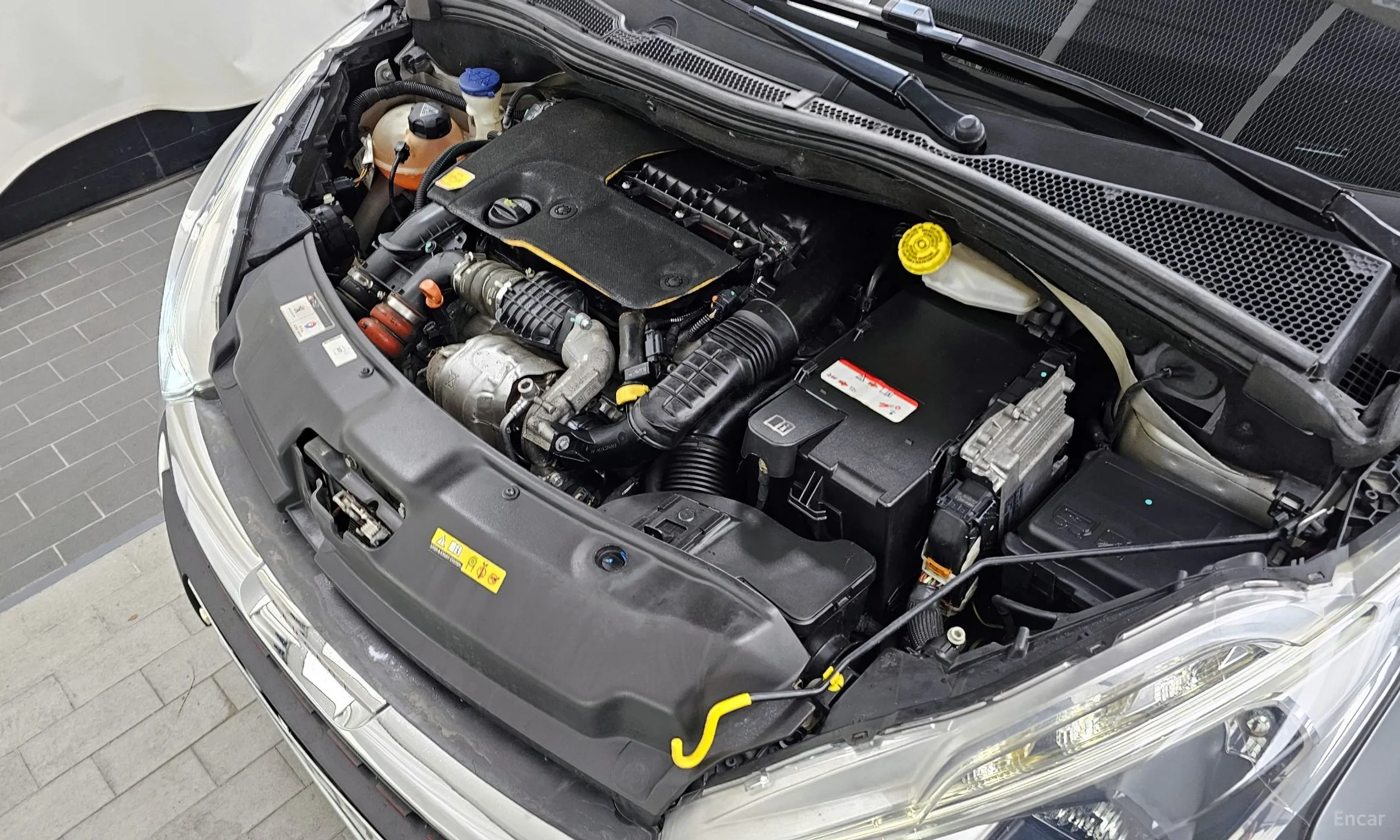 Peugeot 208 превью 6