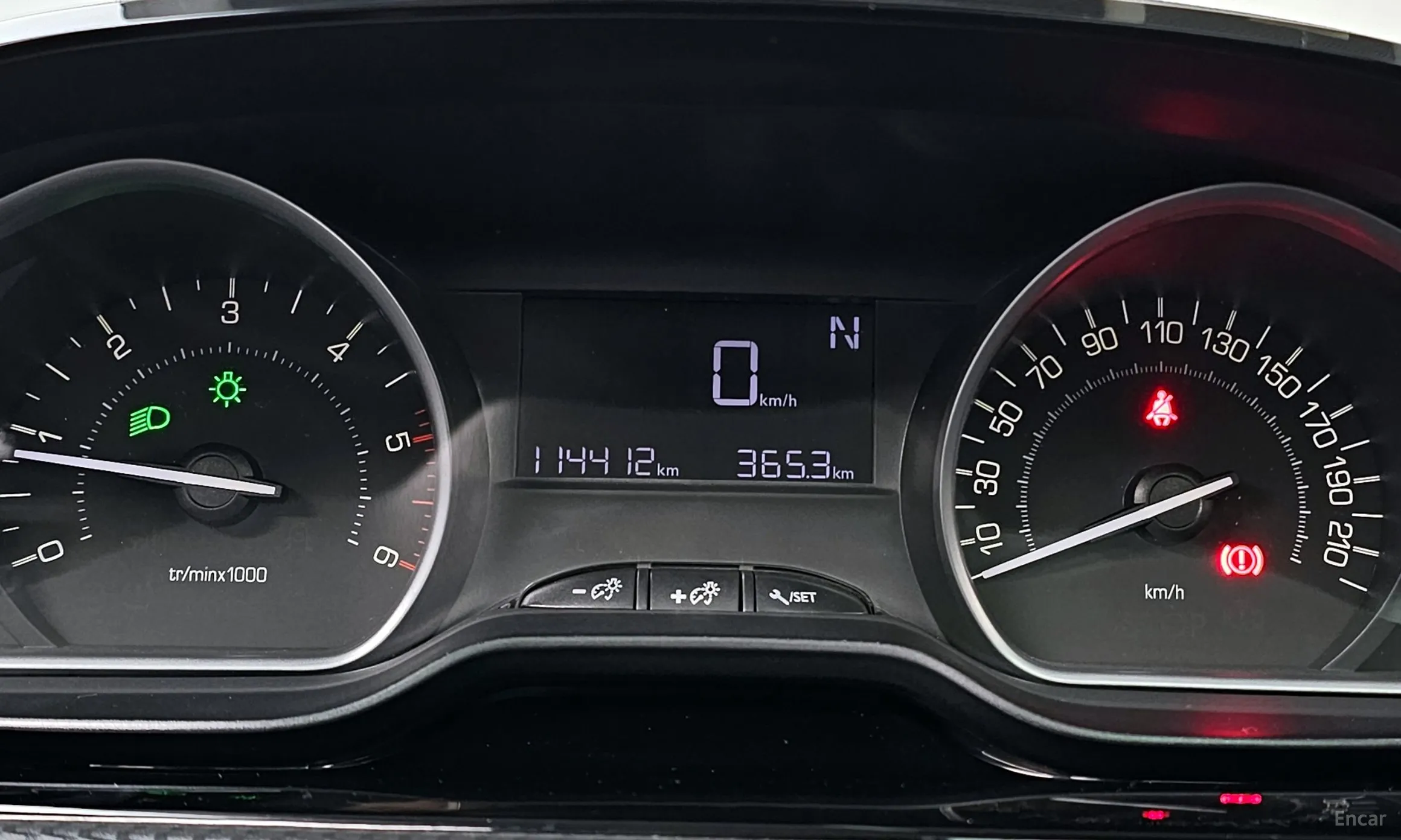 Peugeot 208 превью 8