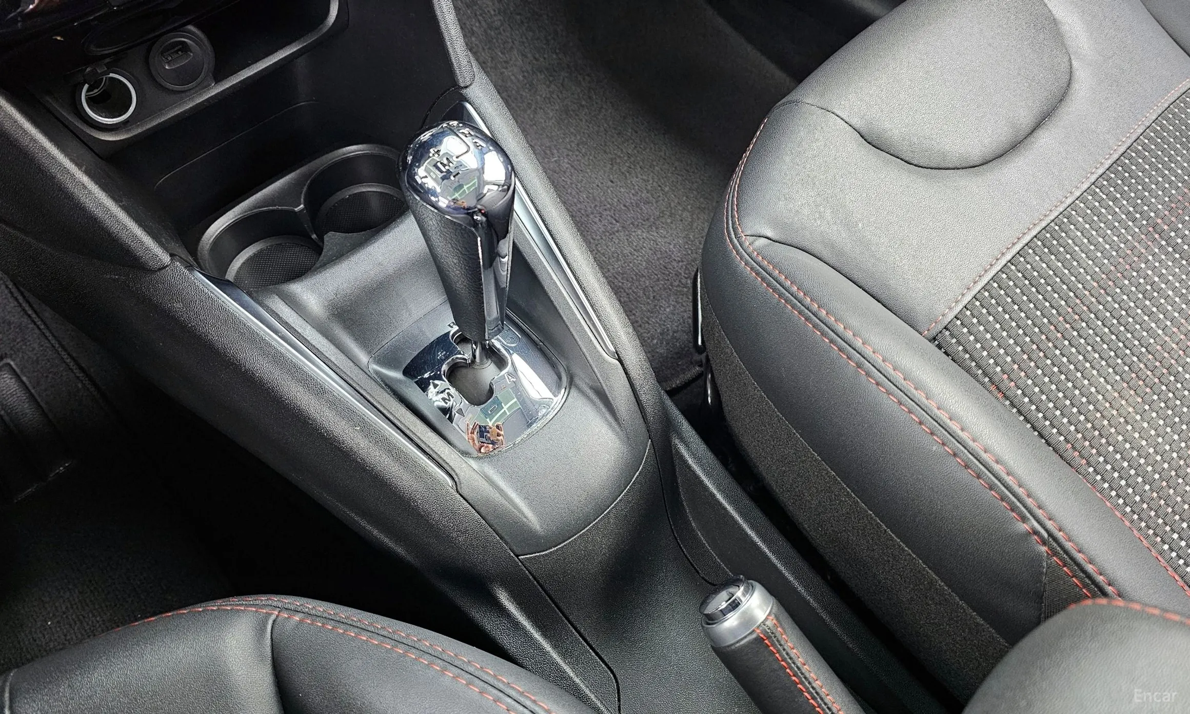 Peugeot 208 превью 9
