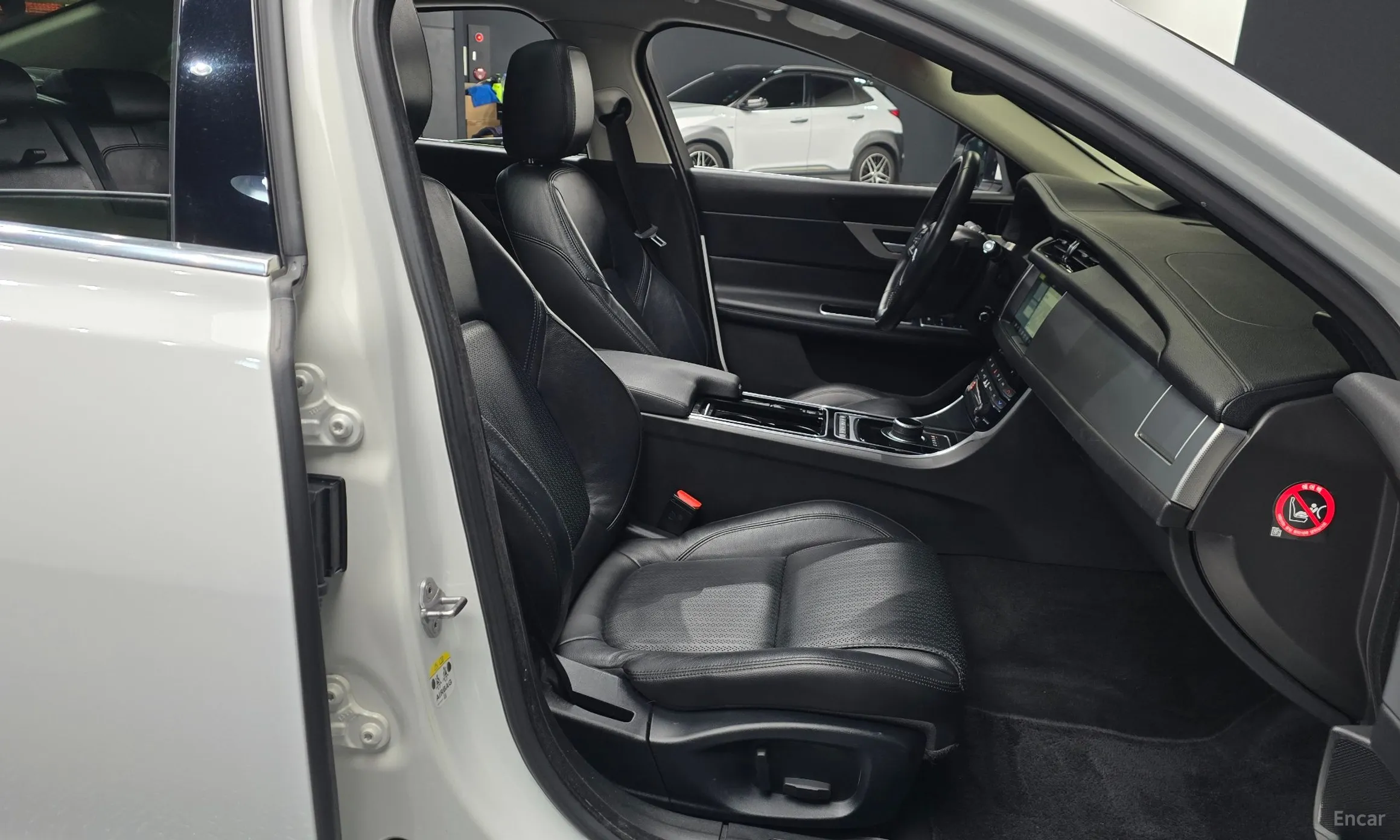 Jaguar XF (x260) превью 10