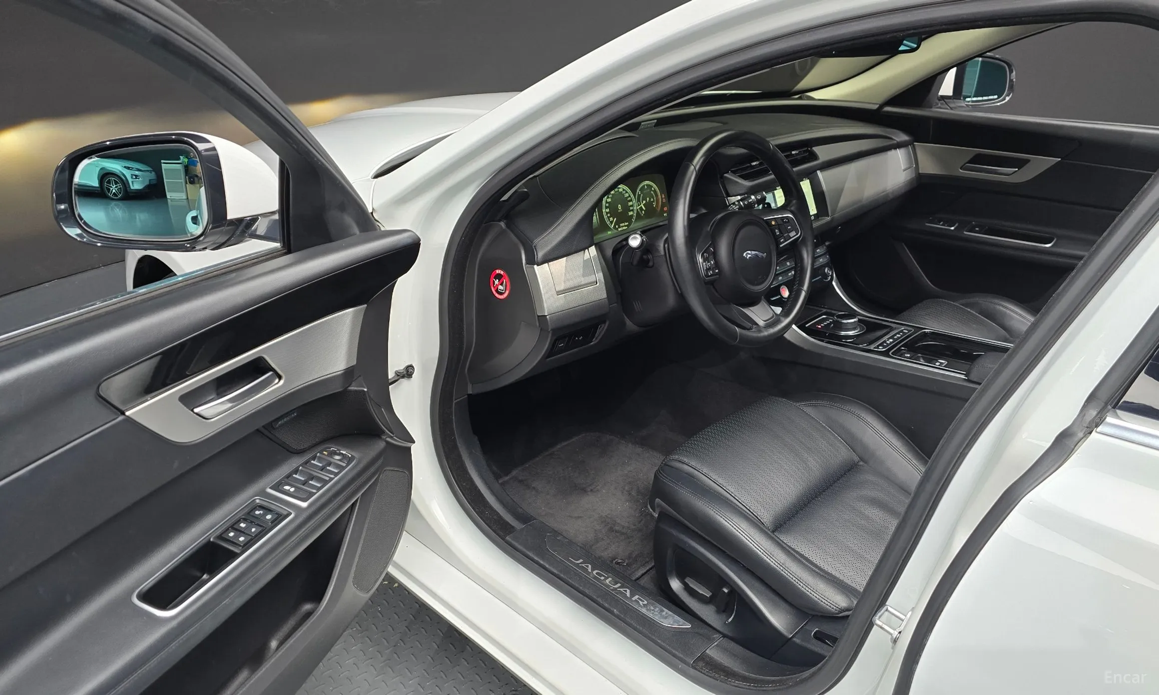 Jaguar XF (x260) превью 11
