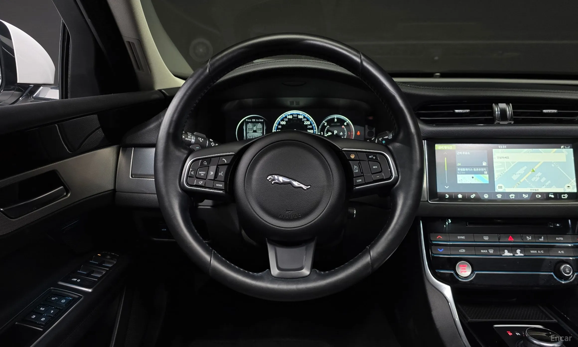 Jaguar XF (x260) превью 13