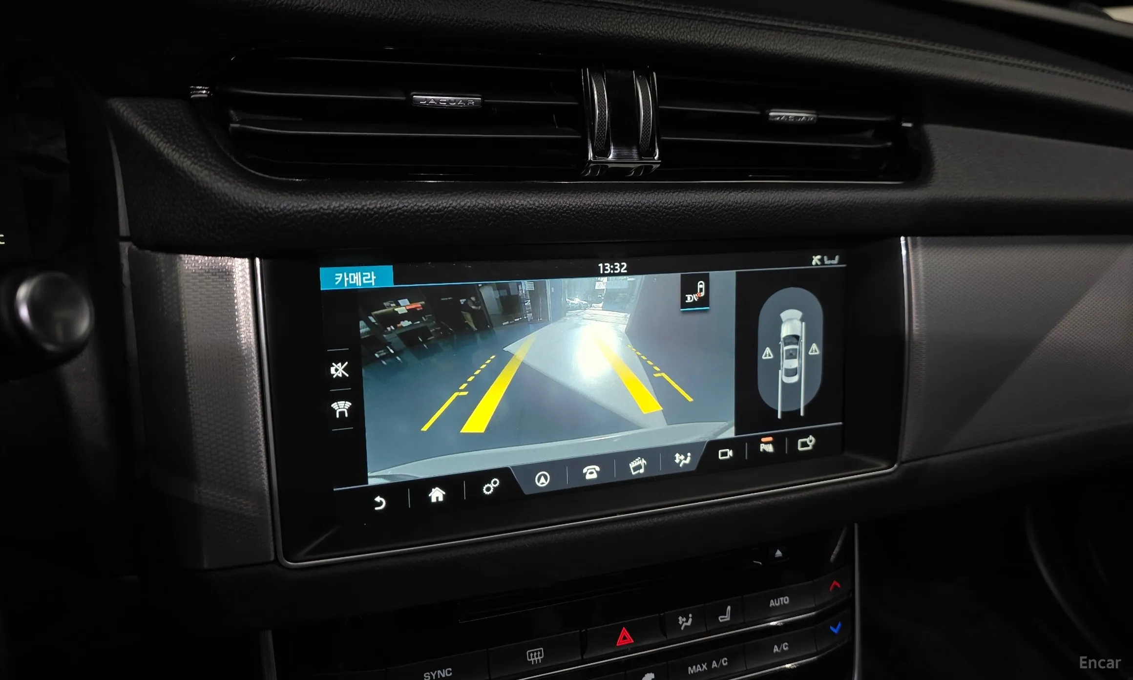 Jaguar XF (x260) превью 16
