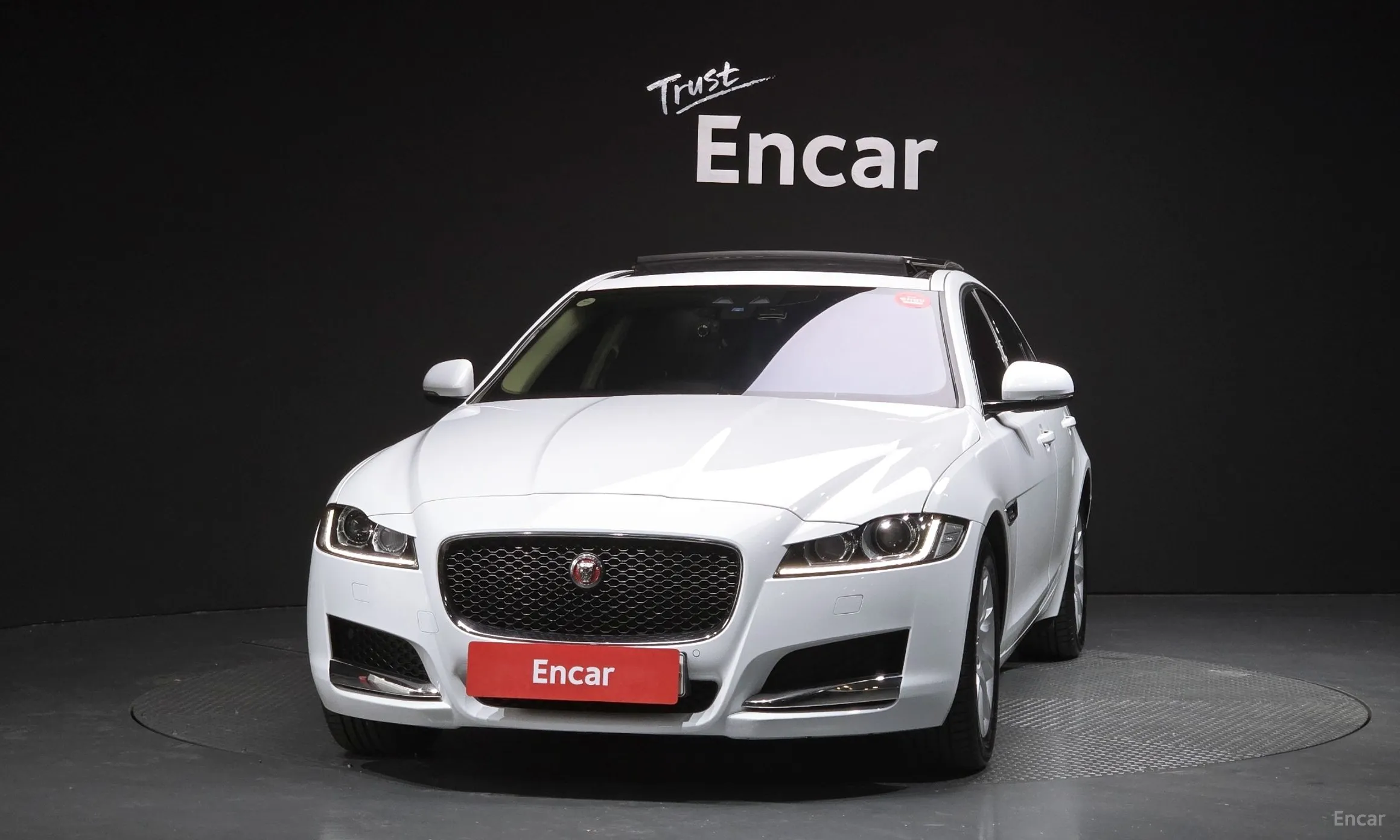 Jaguar XF (x260) превью 3