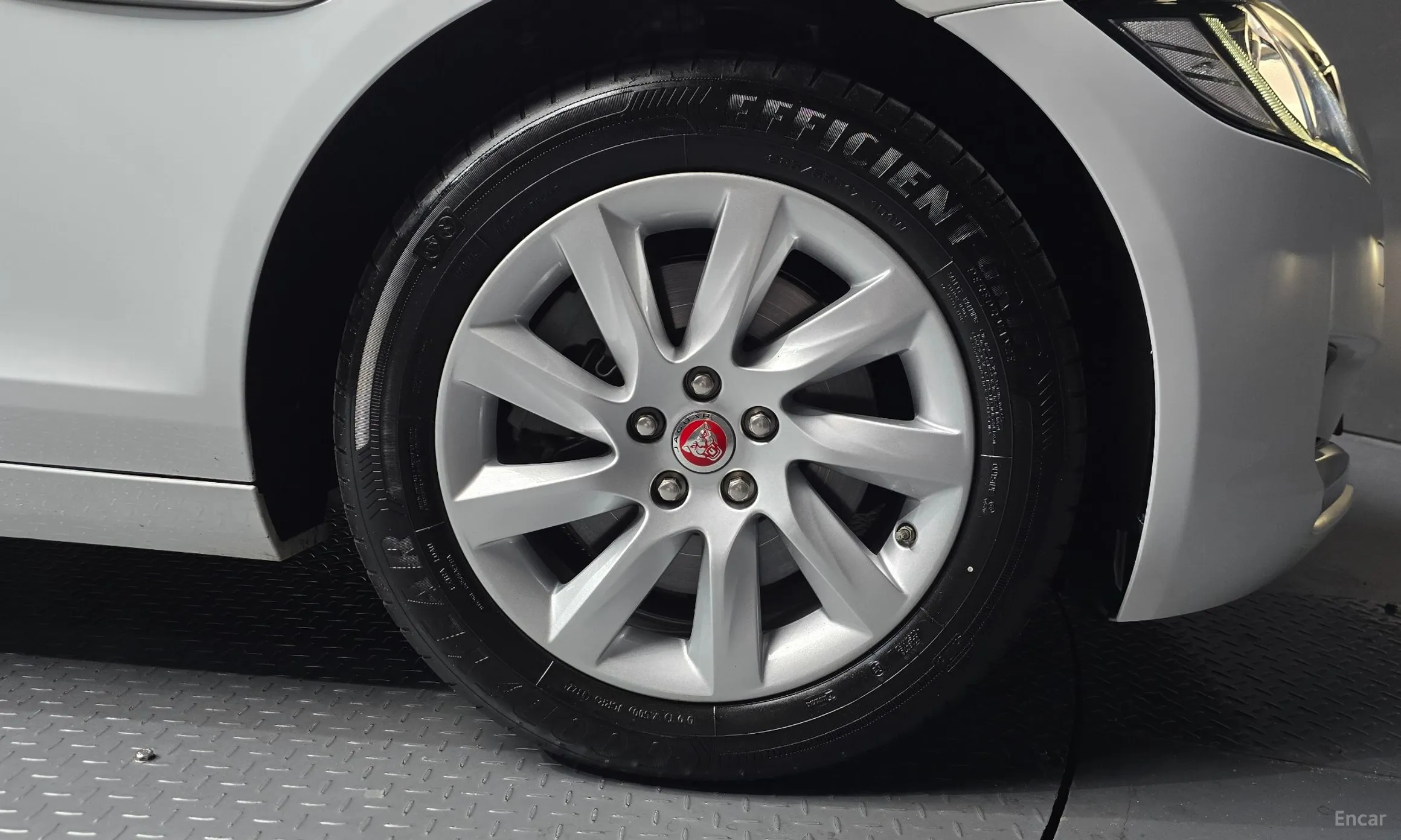 Jaguar XF (x260) превью 5