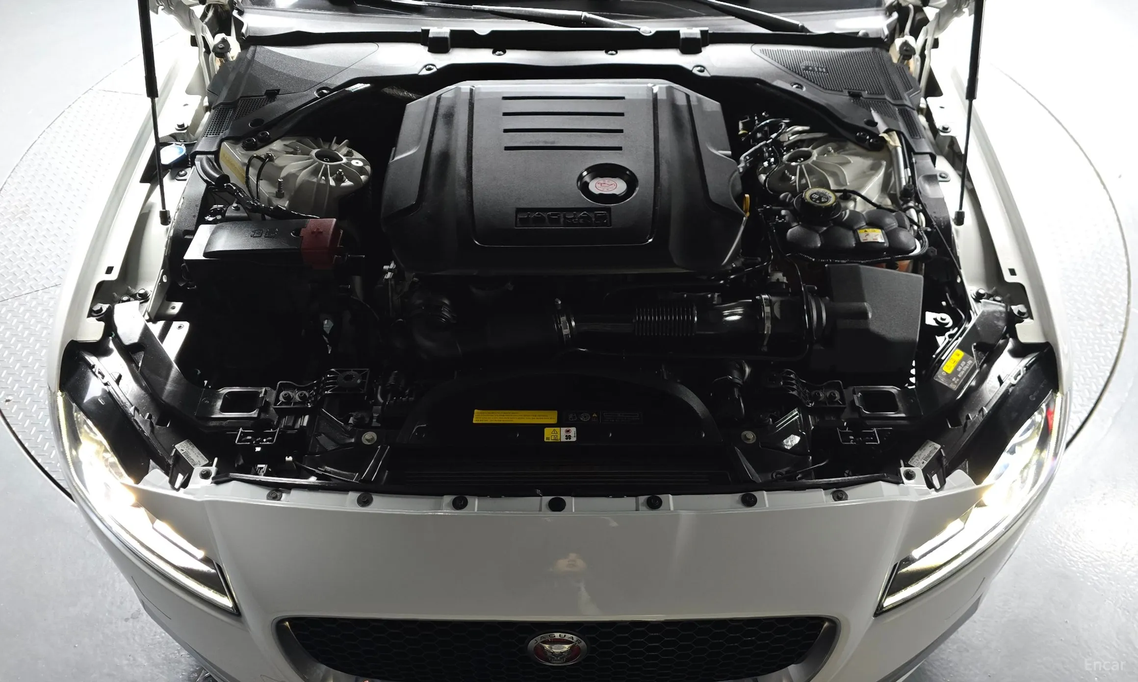 Jaguar XF (x260) превью 6
