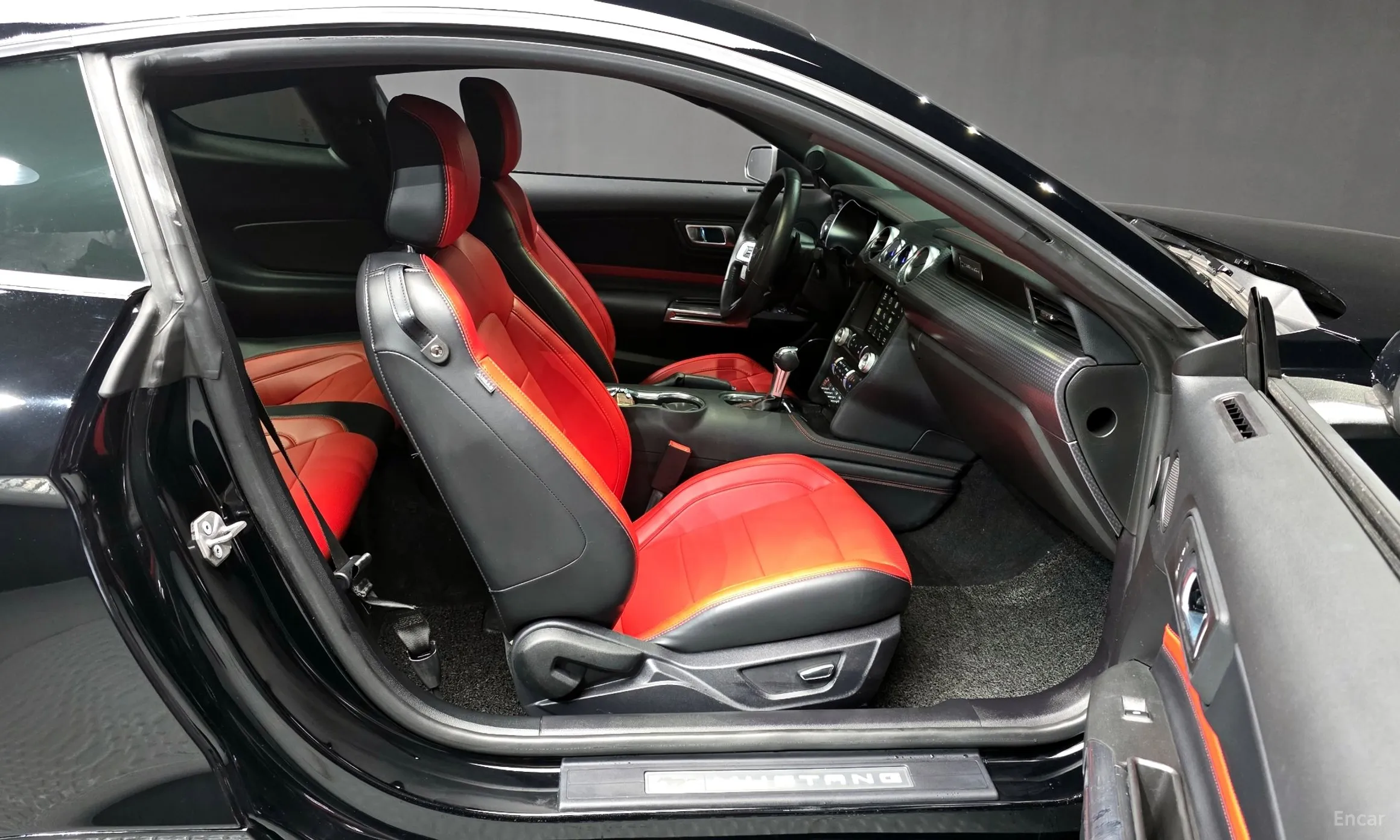 Ford Mustang превью 11