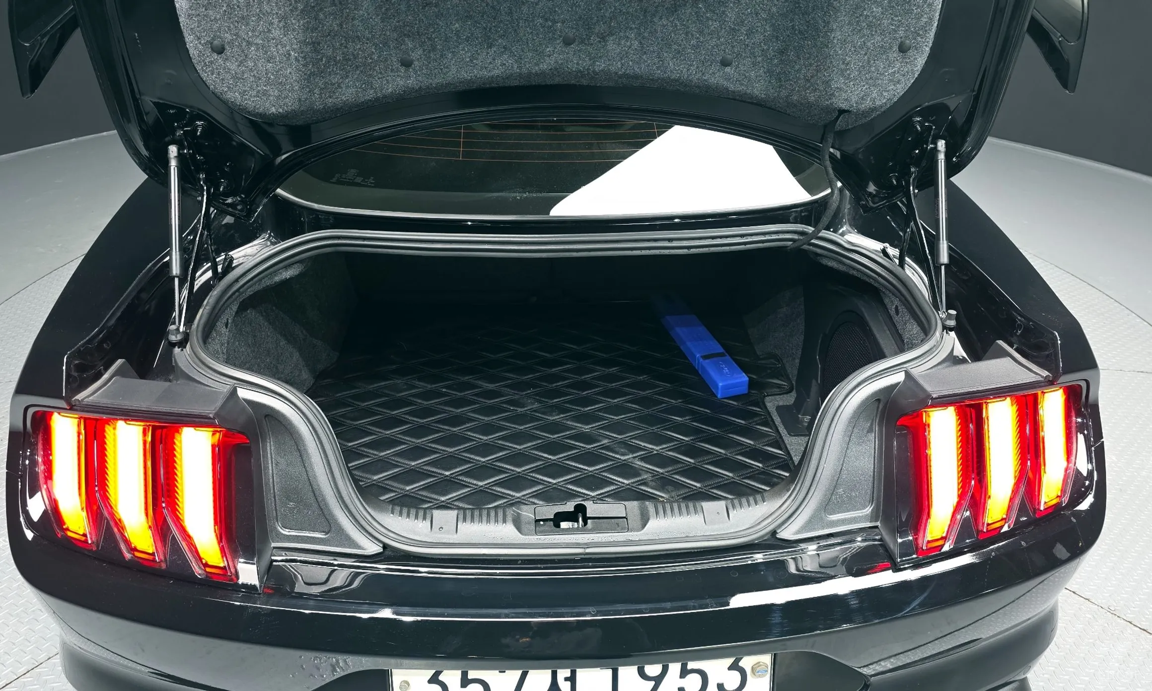 Ford Mustang превью 20