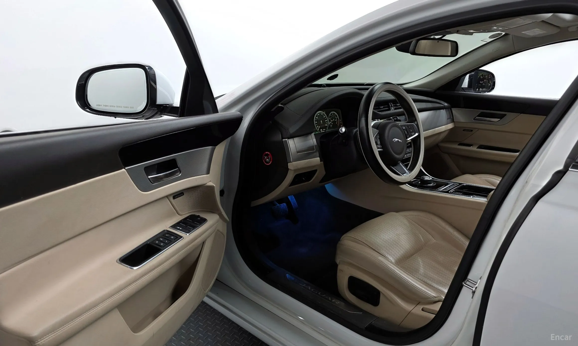 Jaguar XF (x260) превью 10