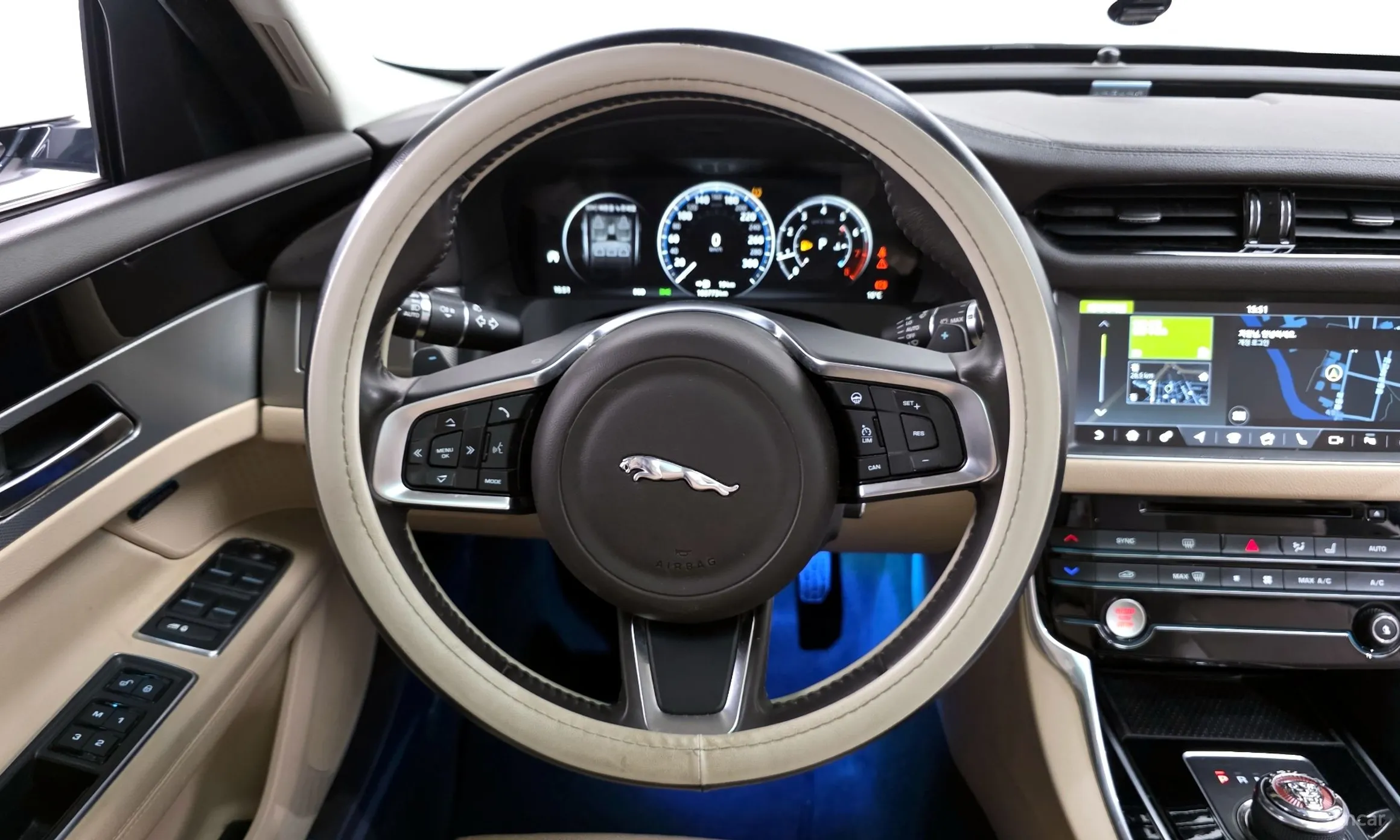 Jaguar XF (x260) превью 13