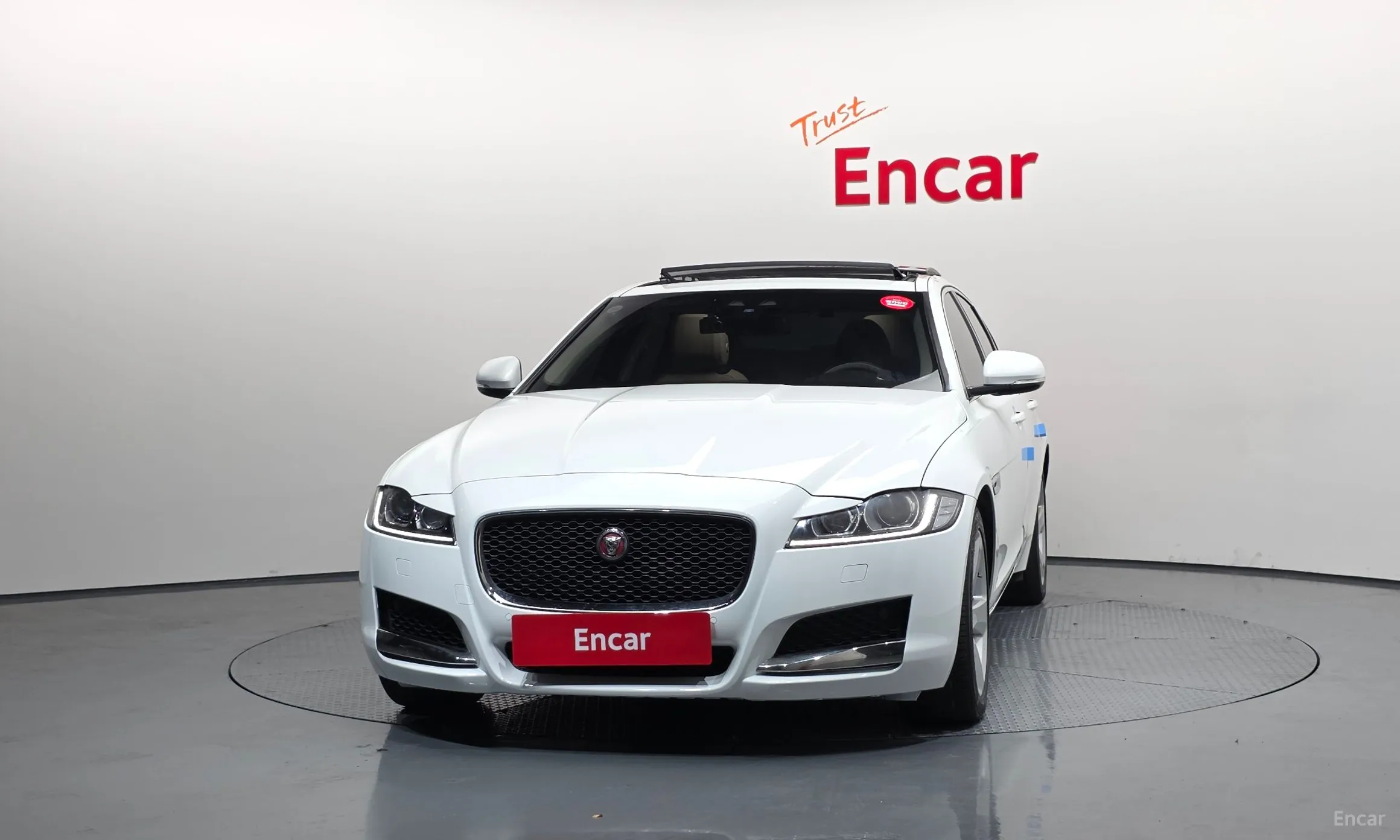 Jaguar XF (x260) превью 3