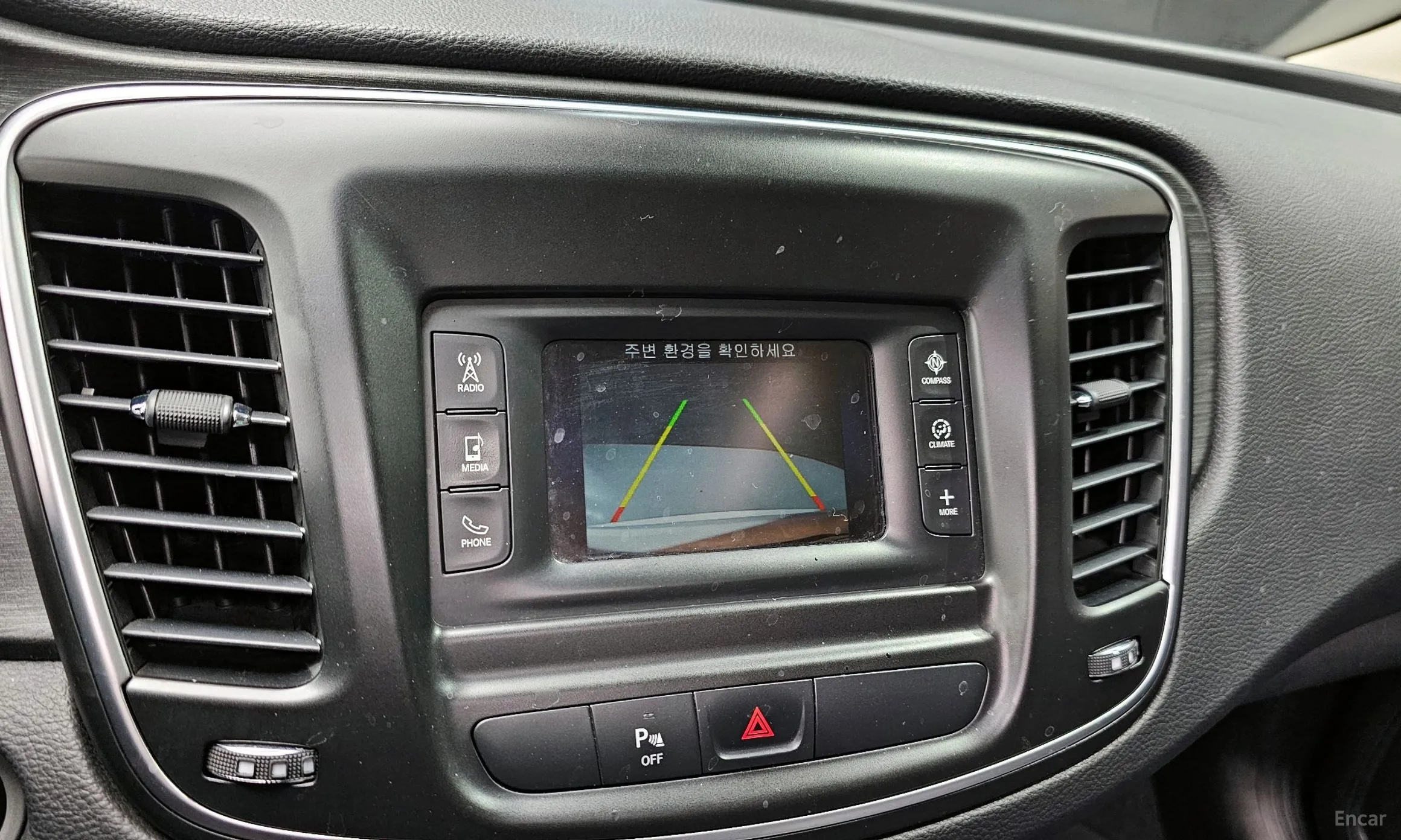 Chrysler 200 Second generation превью 17