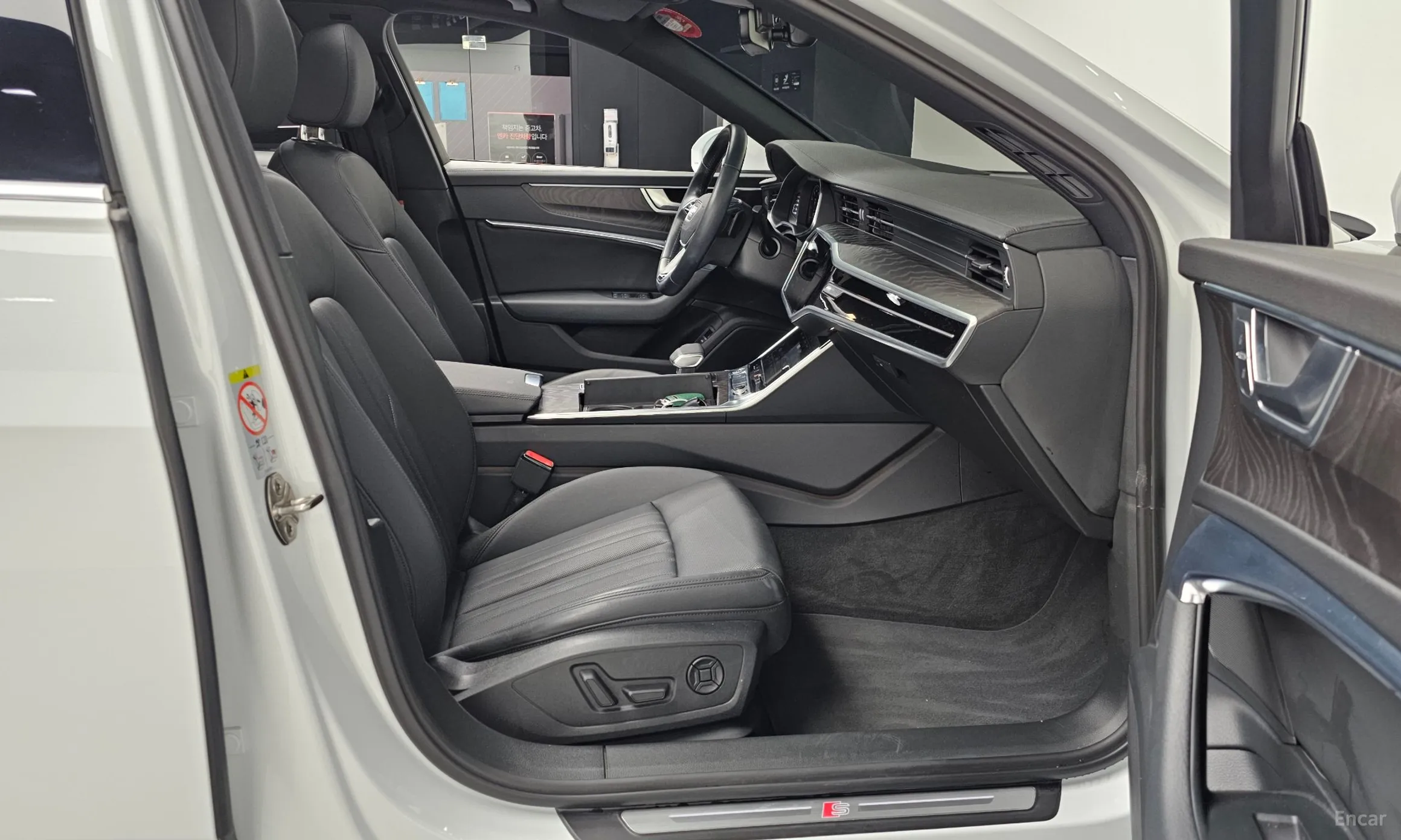 Audi A6 (C8) превью 11