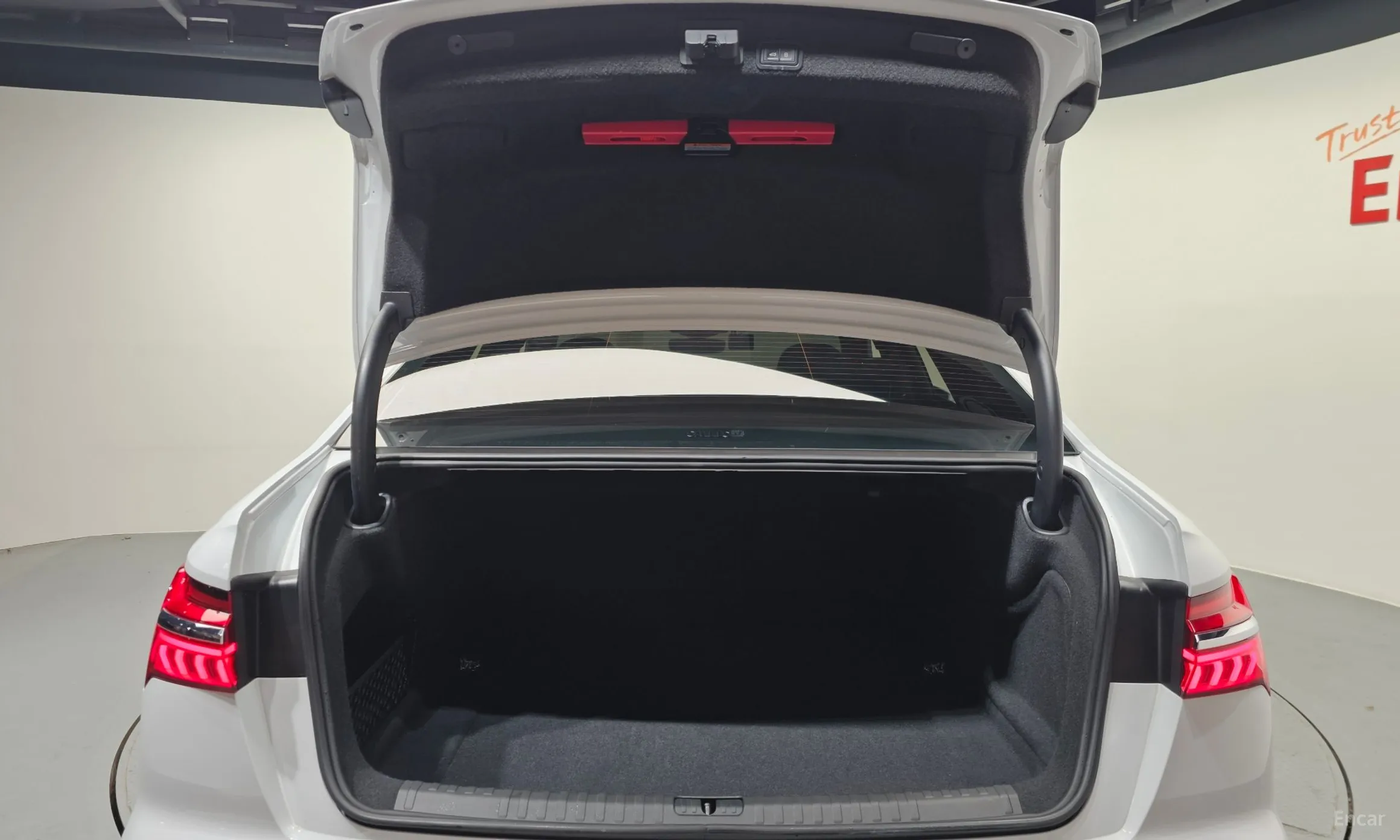 Audi A6 (C8) превью 20