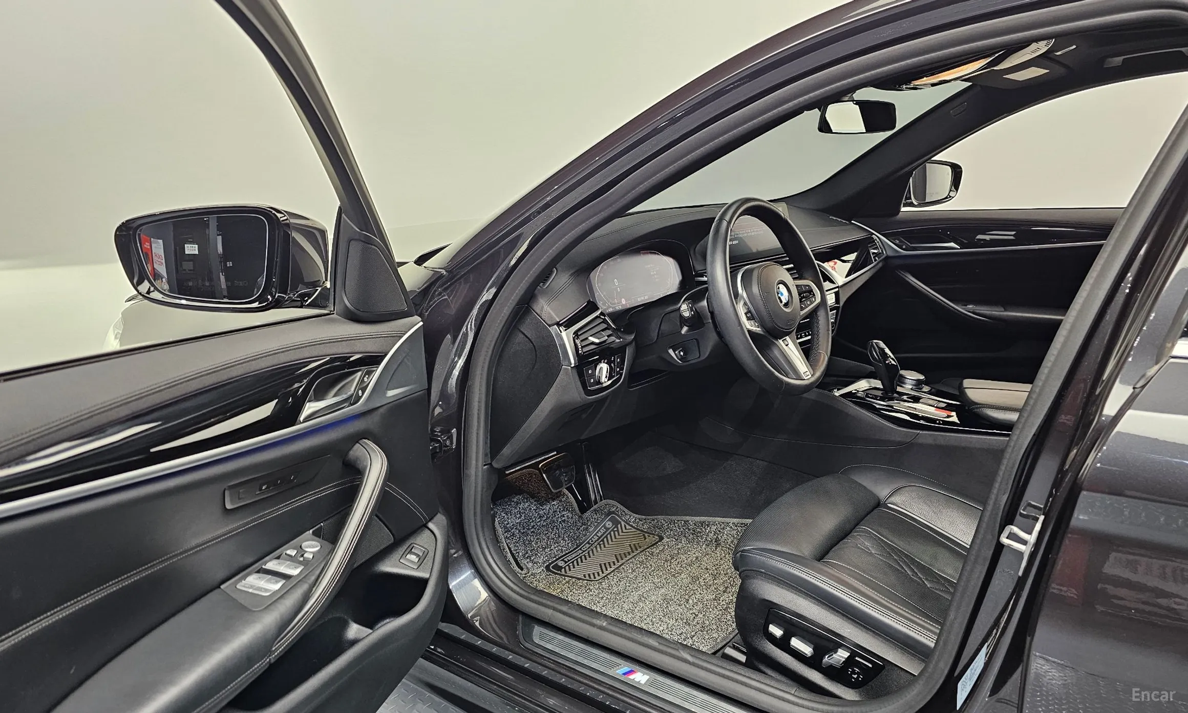 BMW 5 Series (G30) превью 10