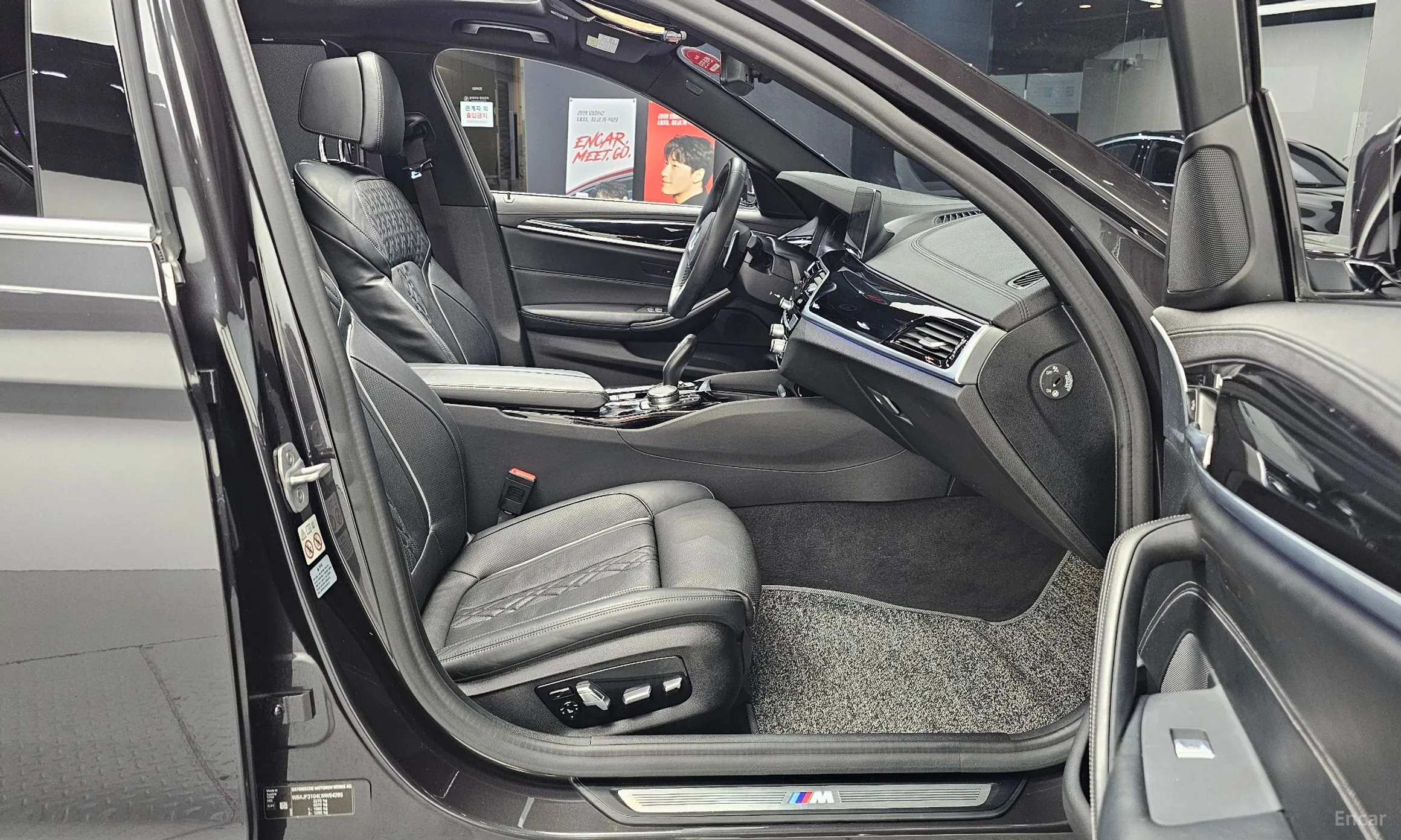 BMW 5 Series (G30) превью 12