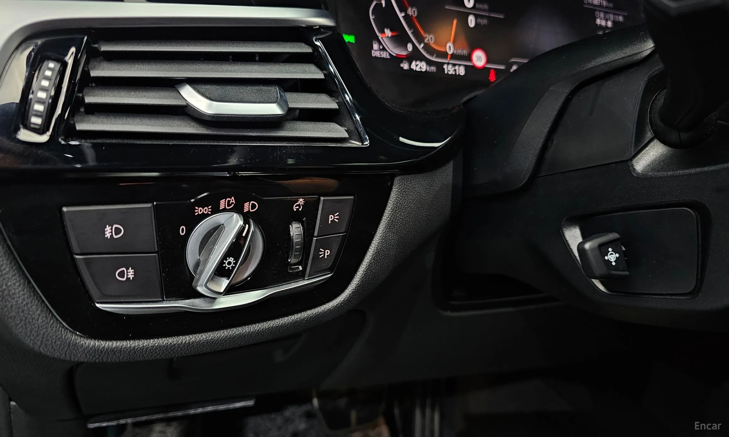 BMW 5 Series (G30) превью 13