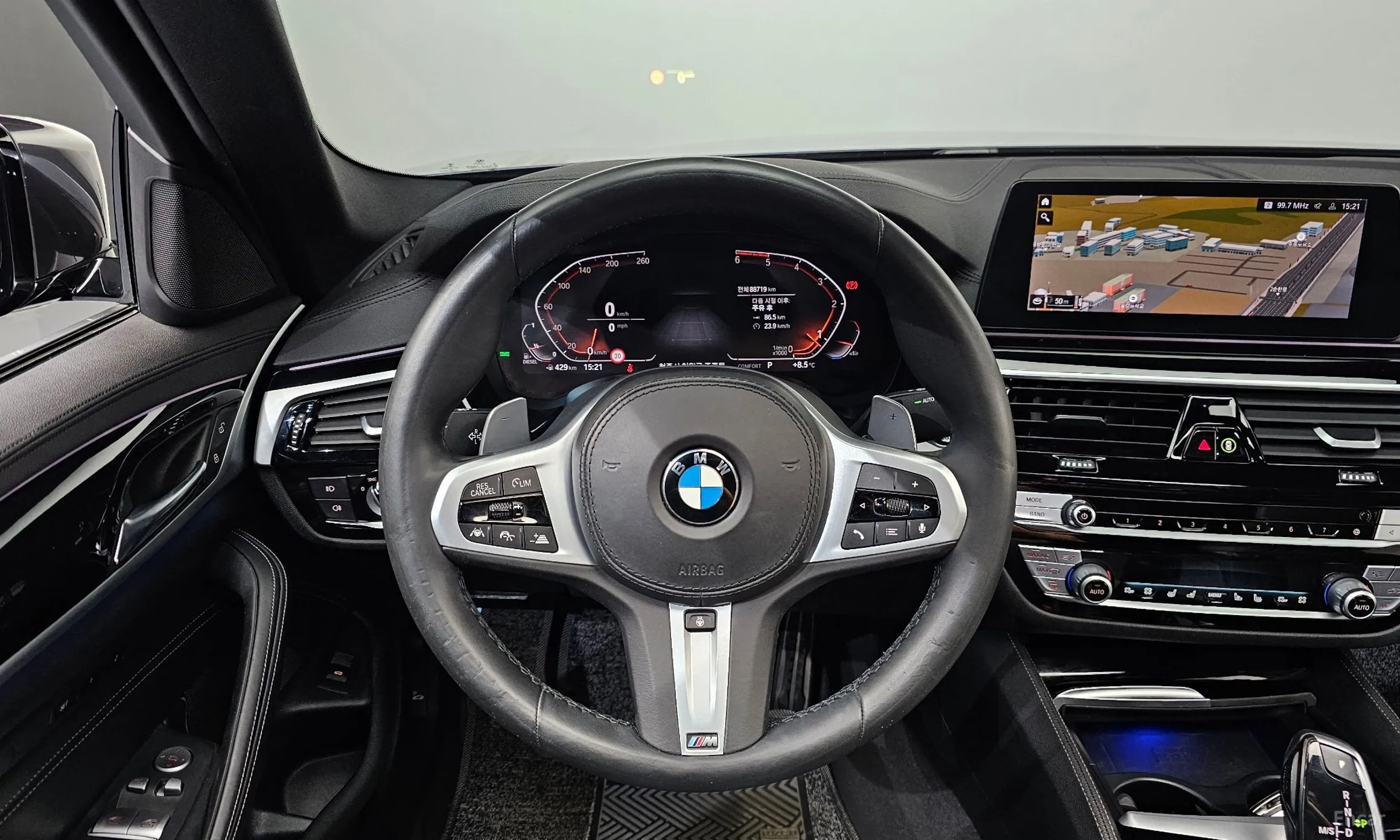 BMW 5 Series (G30) превью 14