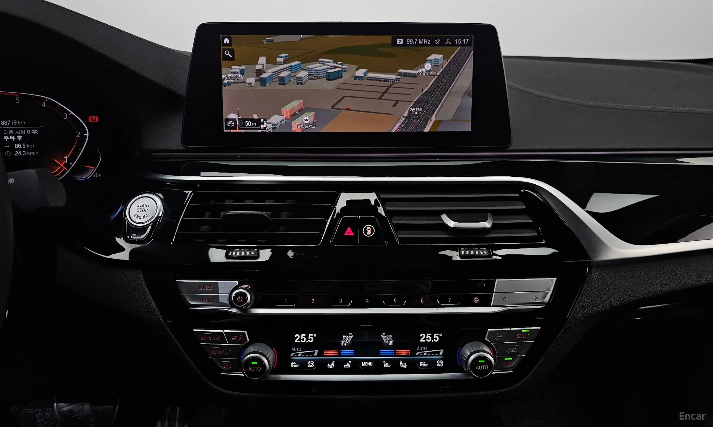 BMW 5 Series (G30) превью 16