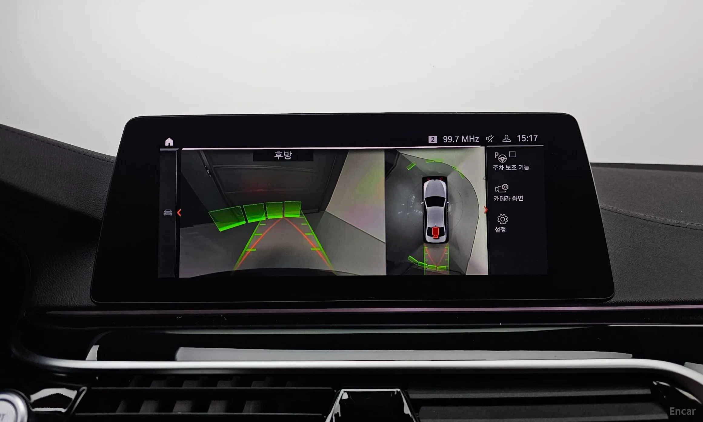 BMW 5 Series (G30) превью 17
