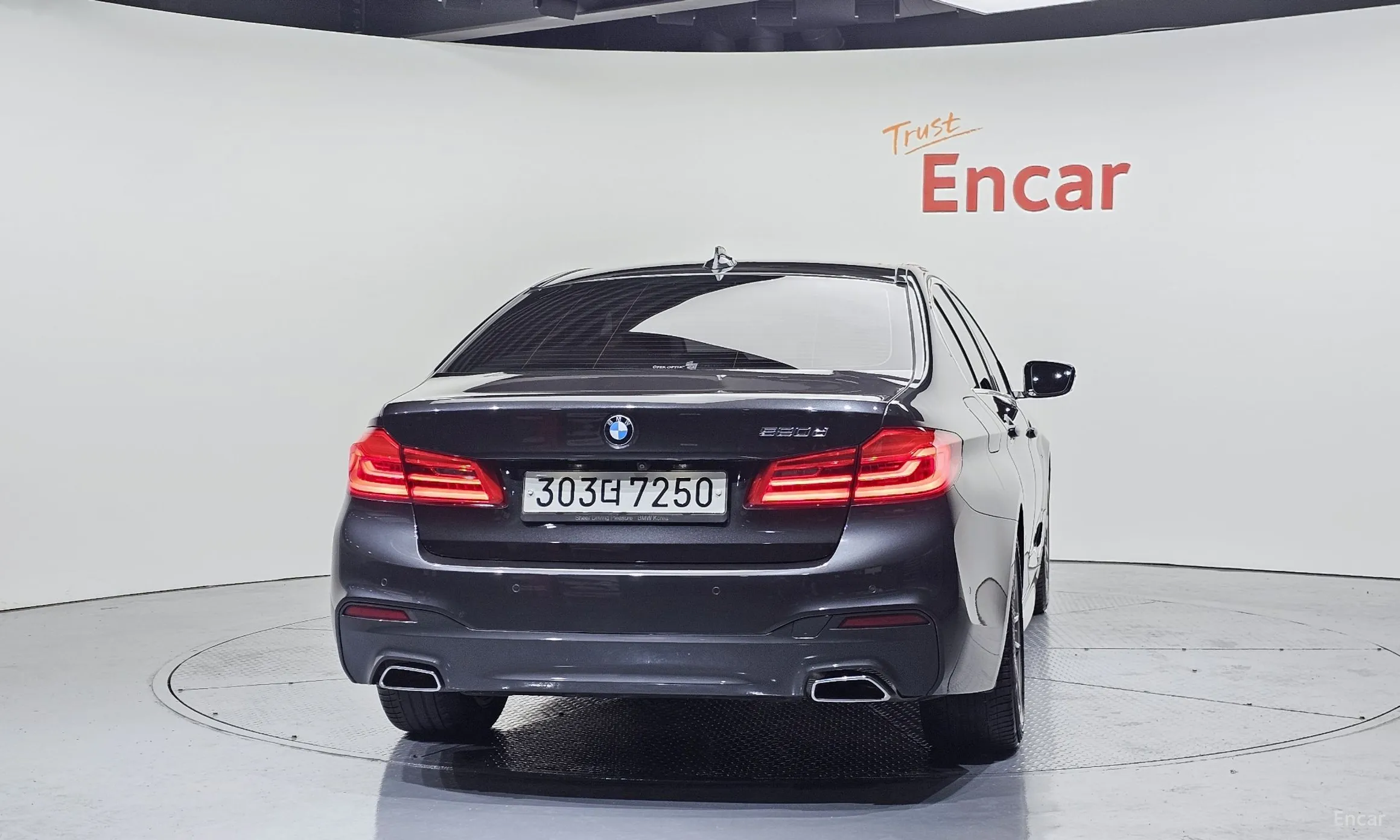 BMW 5 Series (G30) превью 4