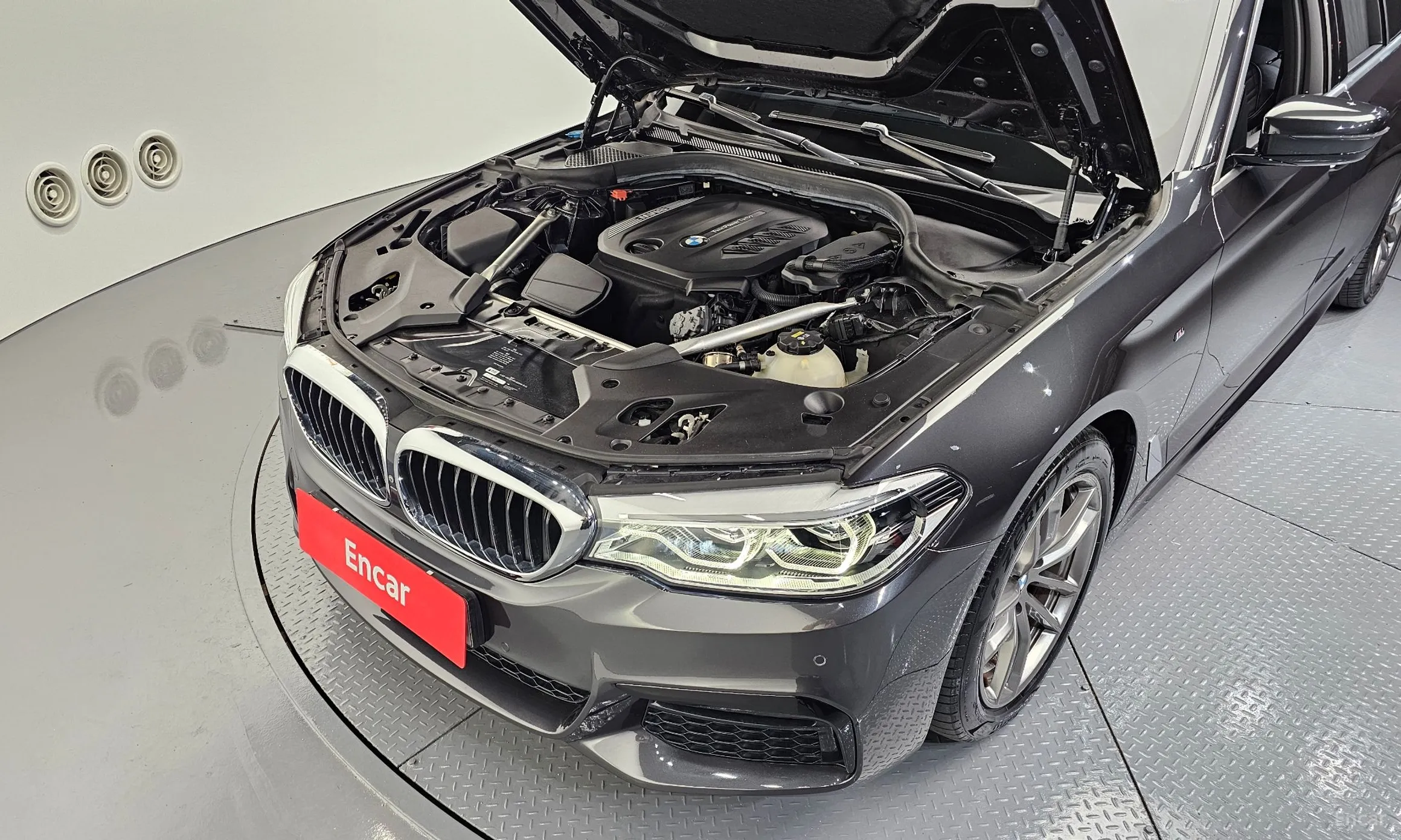 BMW 5 Series (G30) превью 6