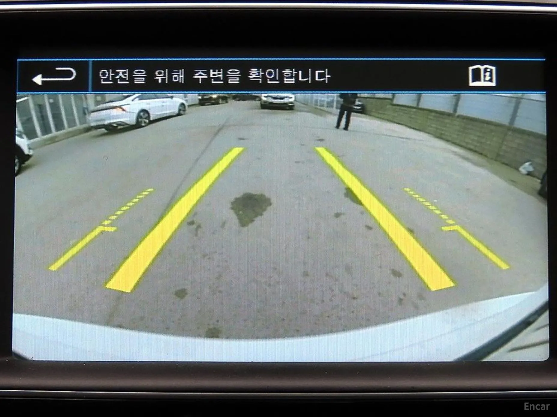 Jaguar XE превью 15