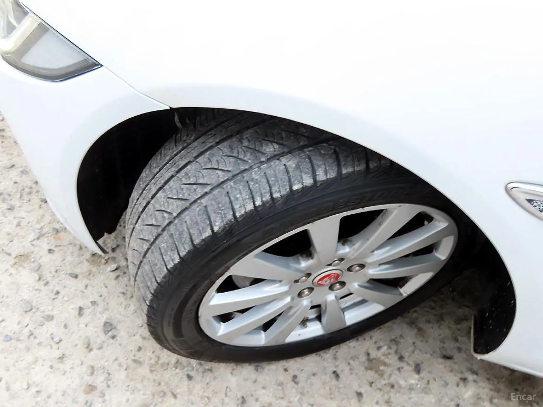 Jaguar XE превью 20