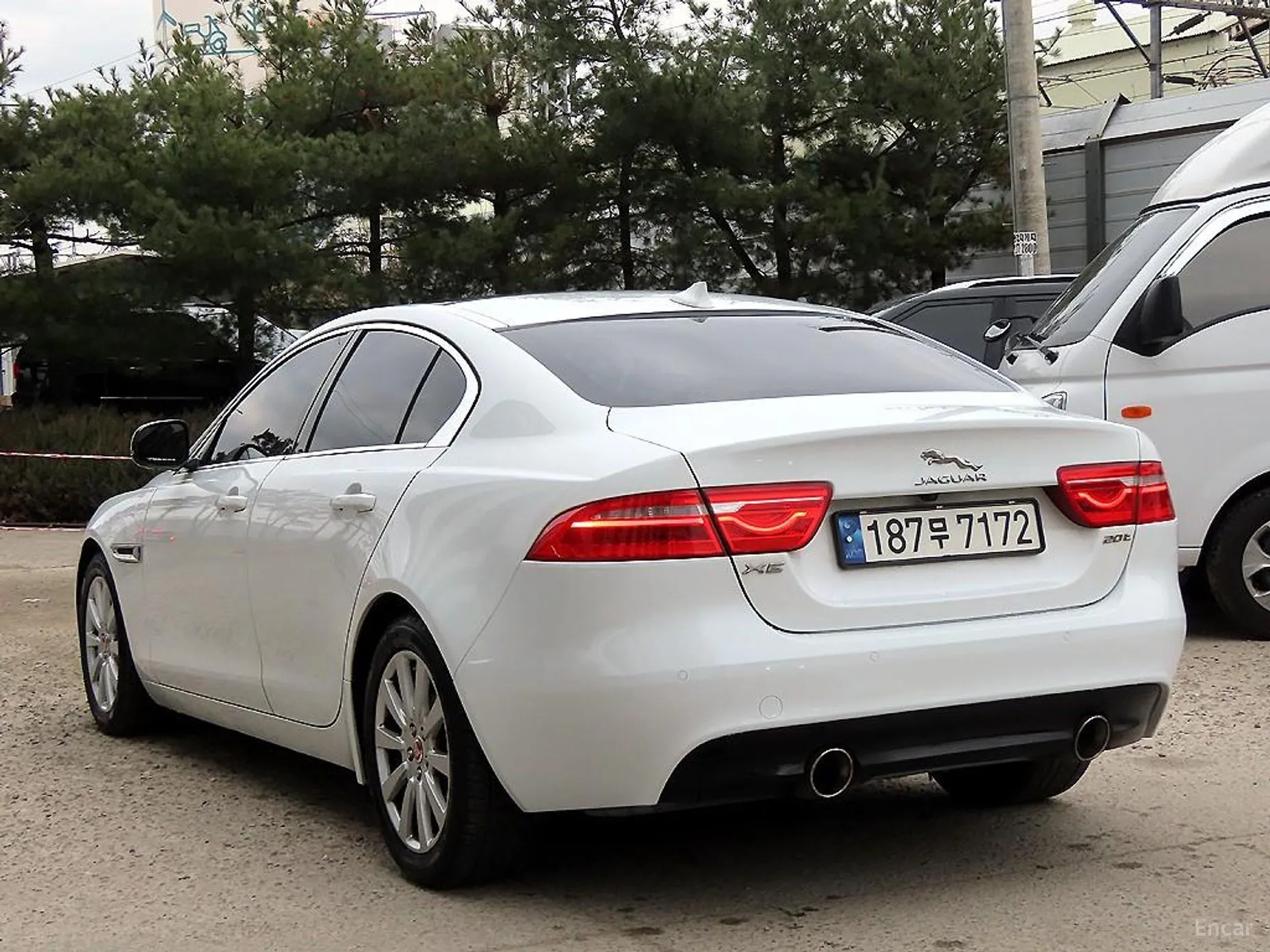 Jaguar XE превью 3